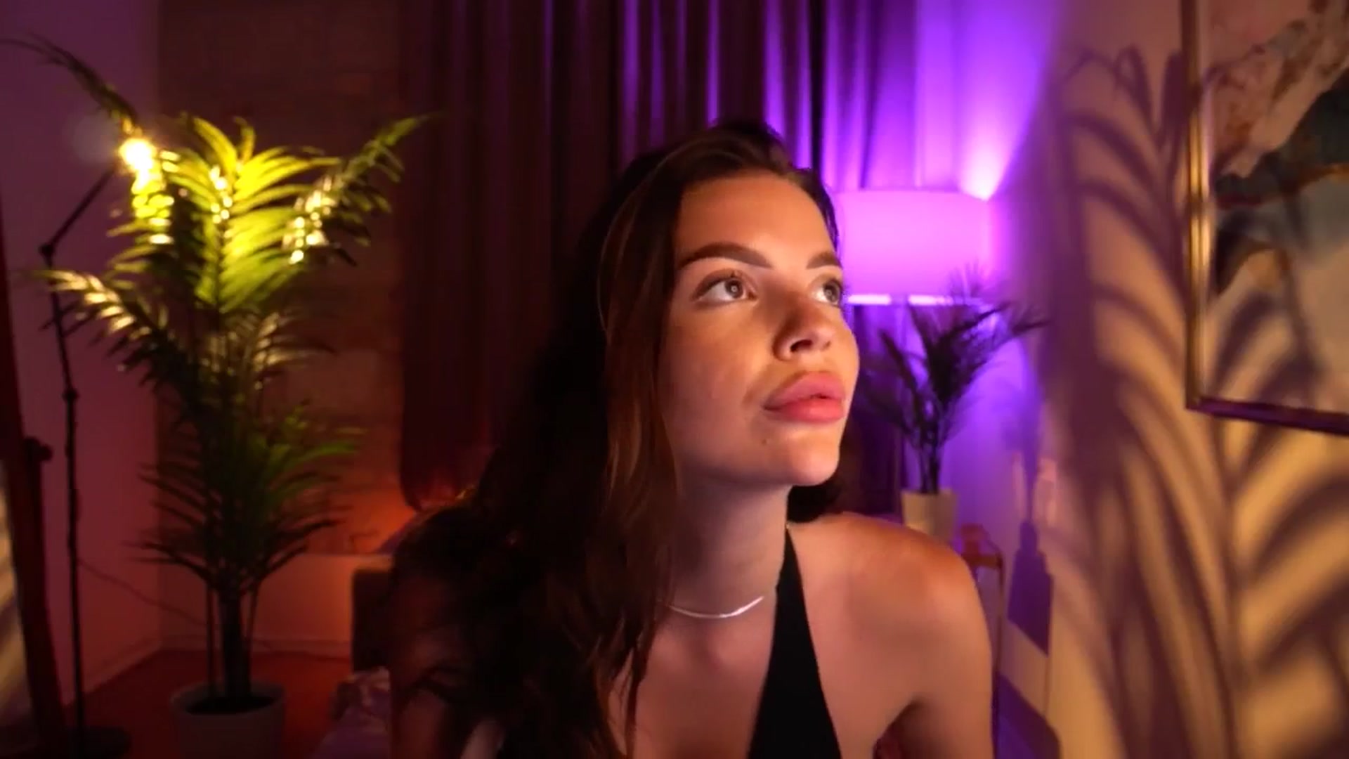 Gallery image thumbnail from hollydollly_'s myfreecams stream on, 07/17/2024, 19:23 image 15 of 20