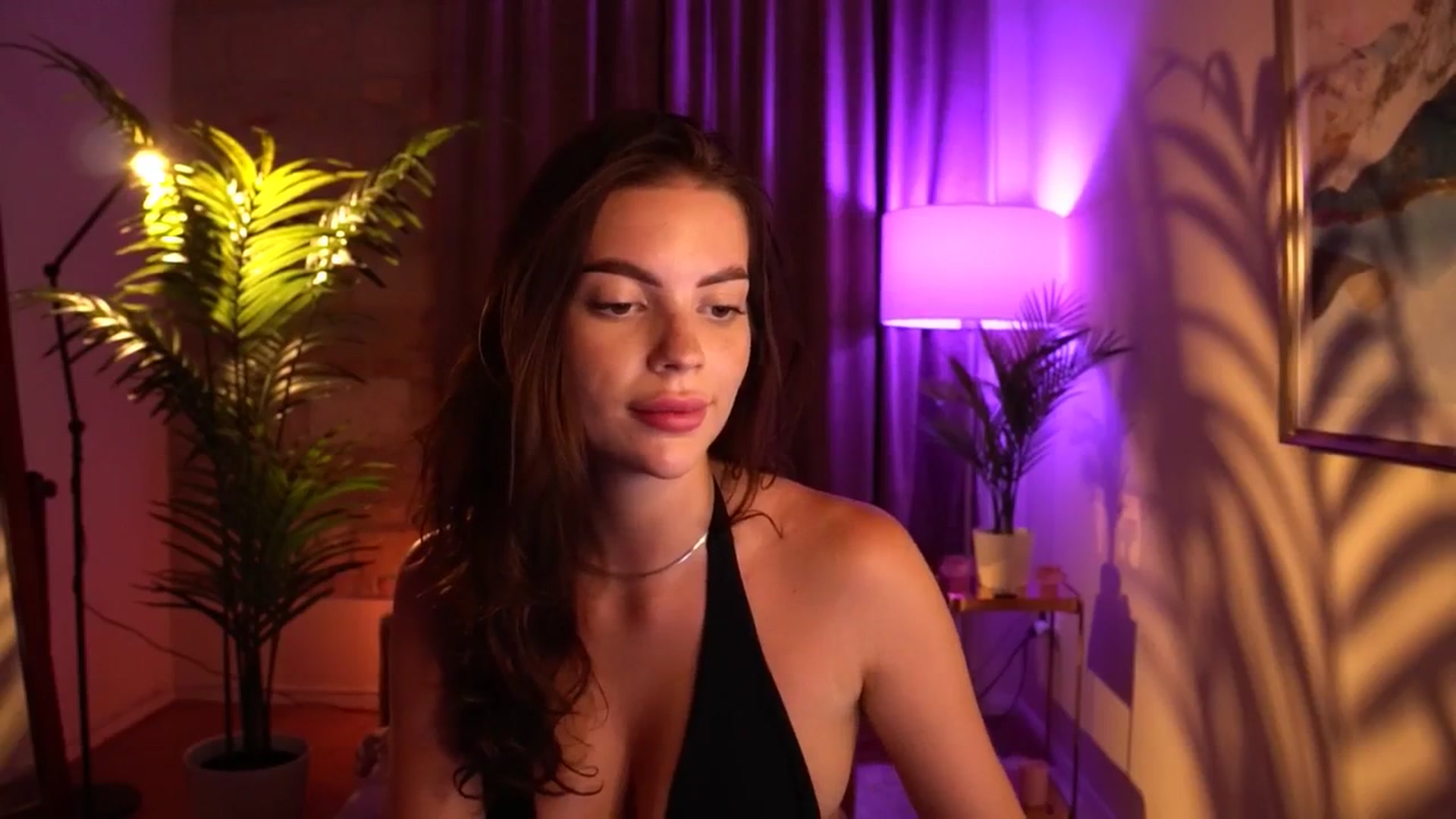 Gallery image thumbnail from hollydollly_'s myfreecams stream on, 07/17/2024, 19:23 image 18 of 20