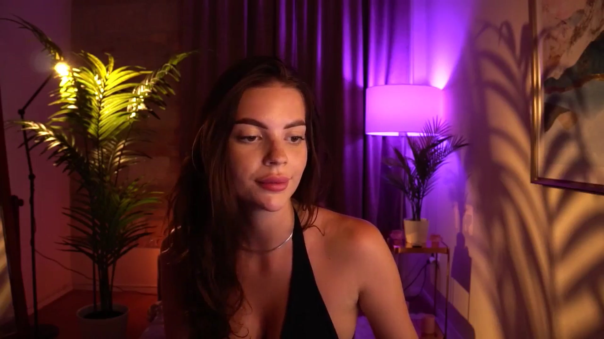 Gallery image thumbnail from hollydollly_'s myfreecams stream on, 07/17/2024, 19:23 image 19 of 20