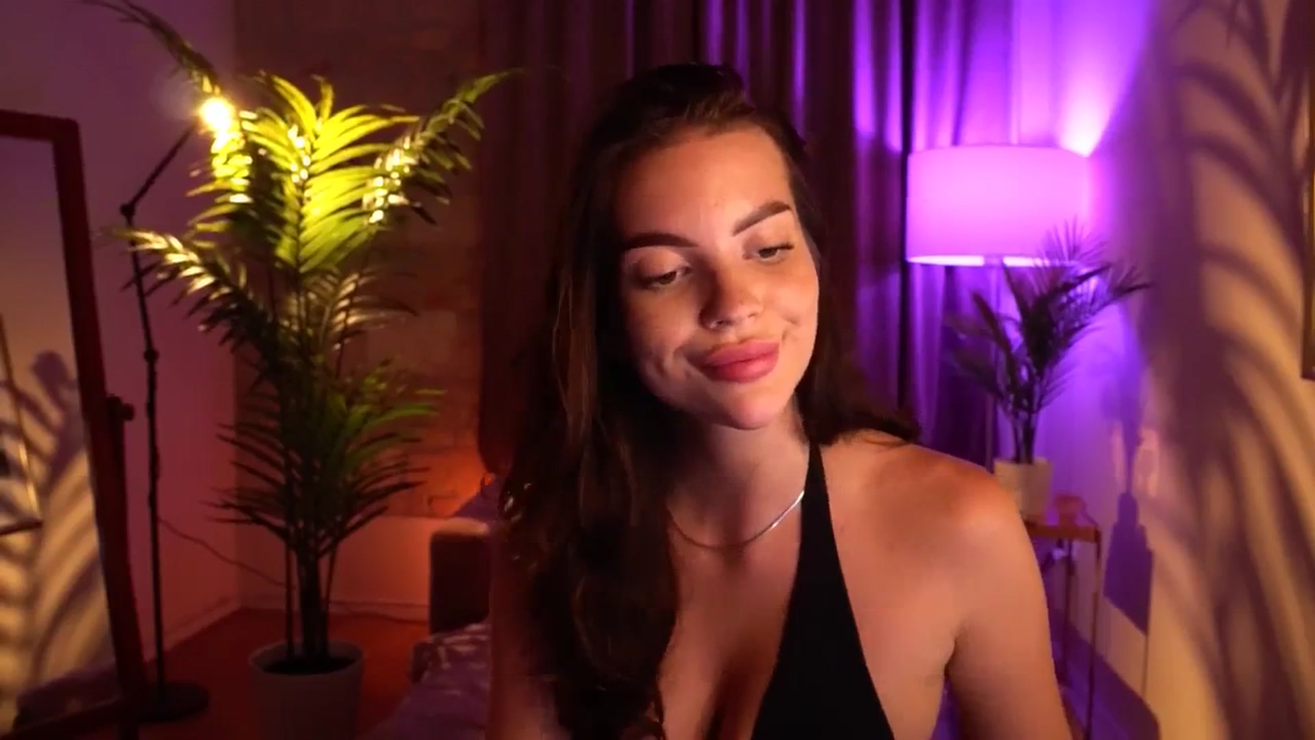 Gallery image thumbnail from hollydollly_'s myfreecams stream on, 07/17/2024, 19:45 image 19 of 20