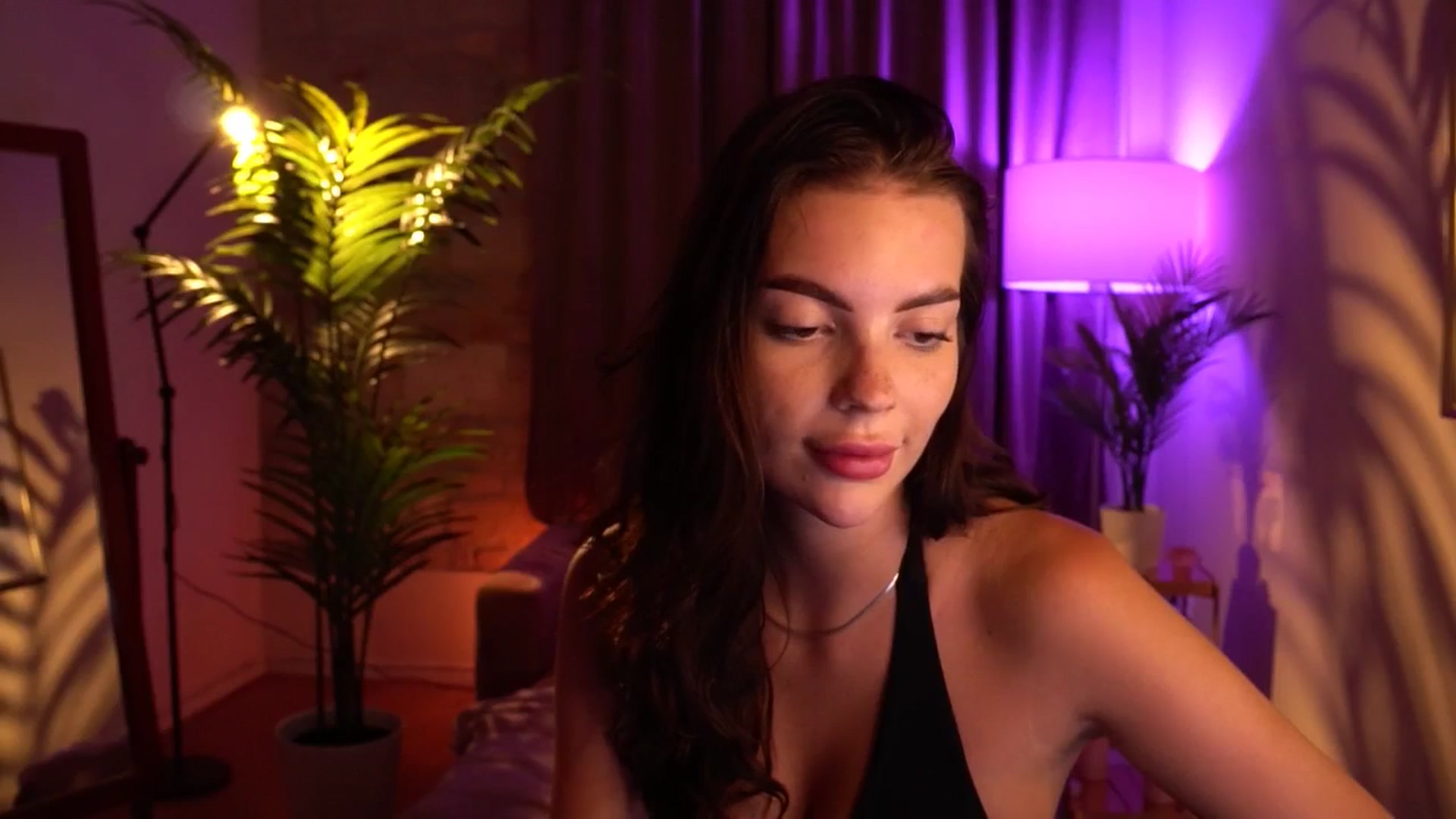 Gallery image thumbnail from hollydollly_'s myfreecams stream on, 07/17/2024, 19:45 image 16 of 20