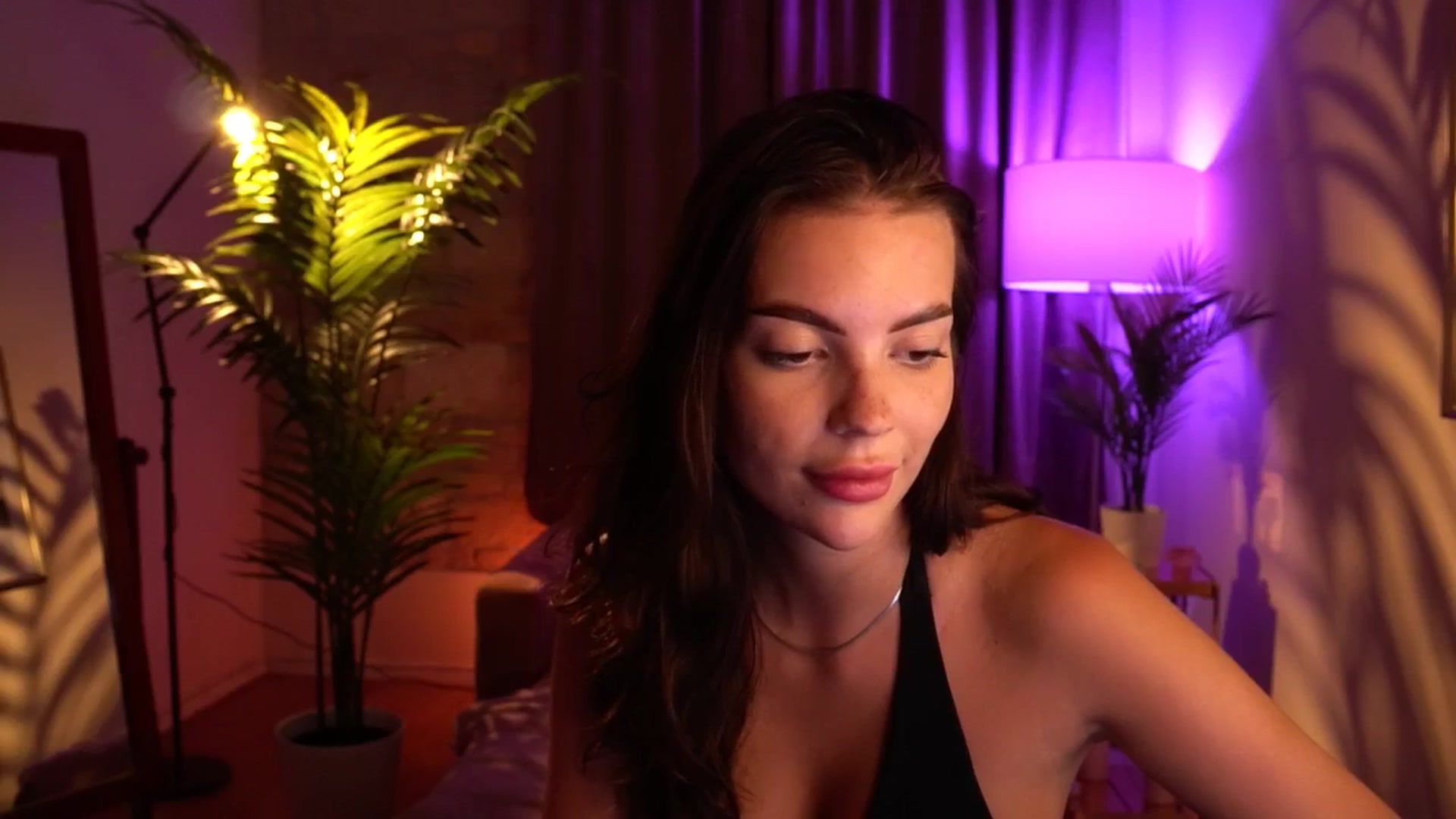 Gallery image thumbnail from hollydollly_'s myfreecams stream on, 07/17/2024, 19:45 image 18 of 20