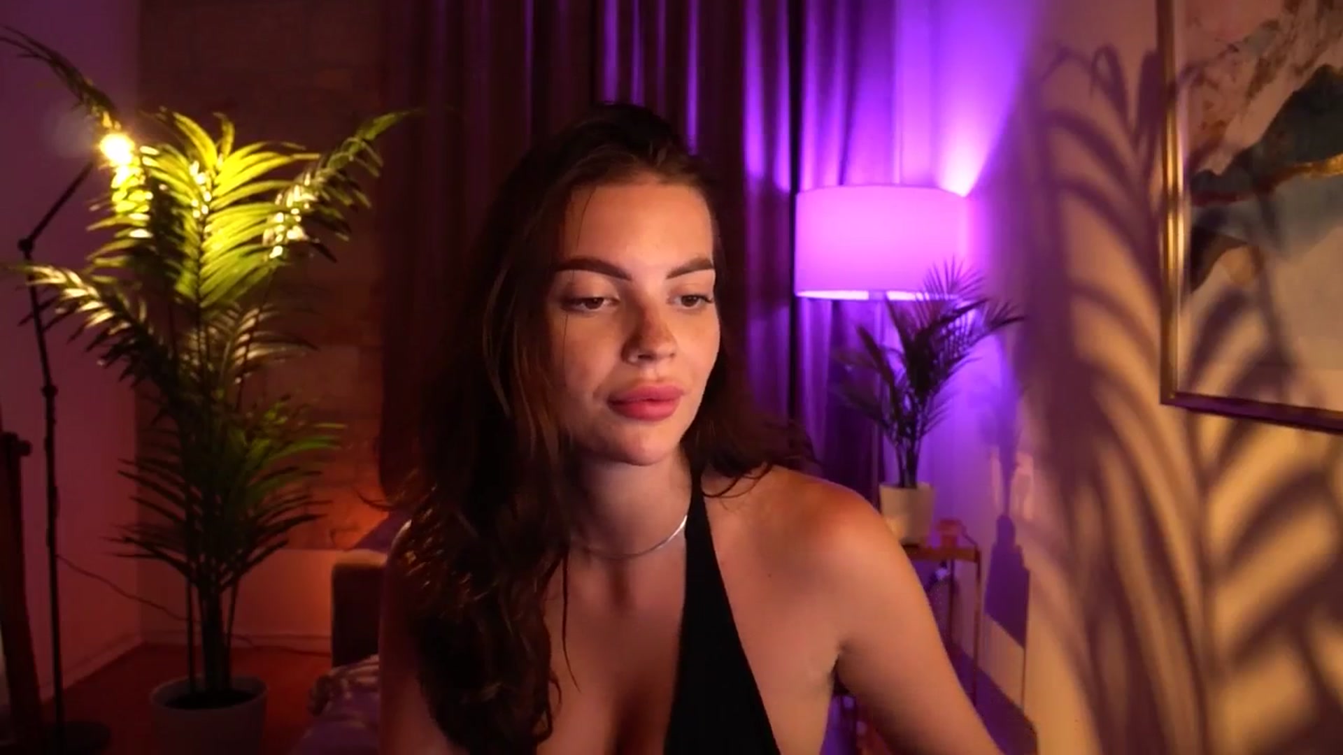 Gallery image thumbnail from hollydollly_'s myfreecams stream on, 07/17/2024, 19:45 image 4 of 20