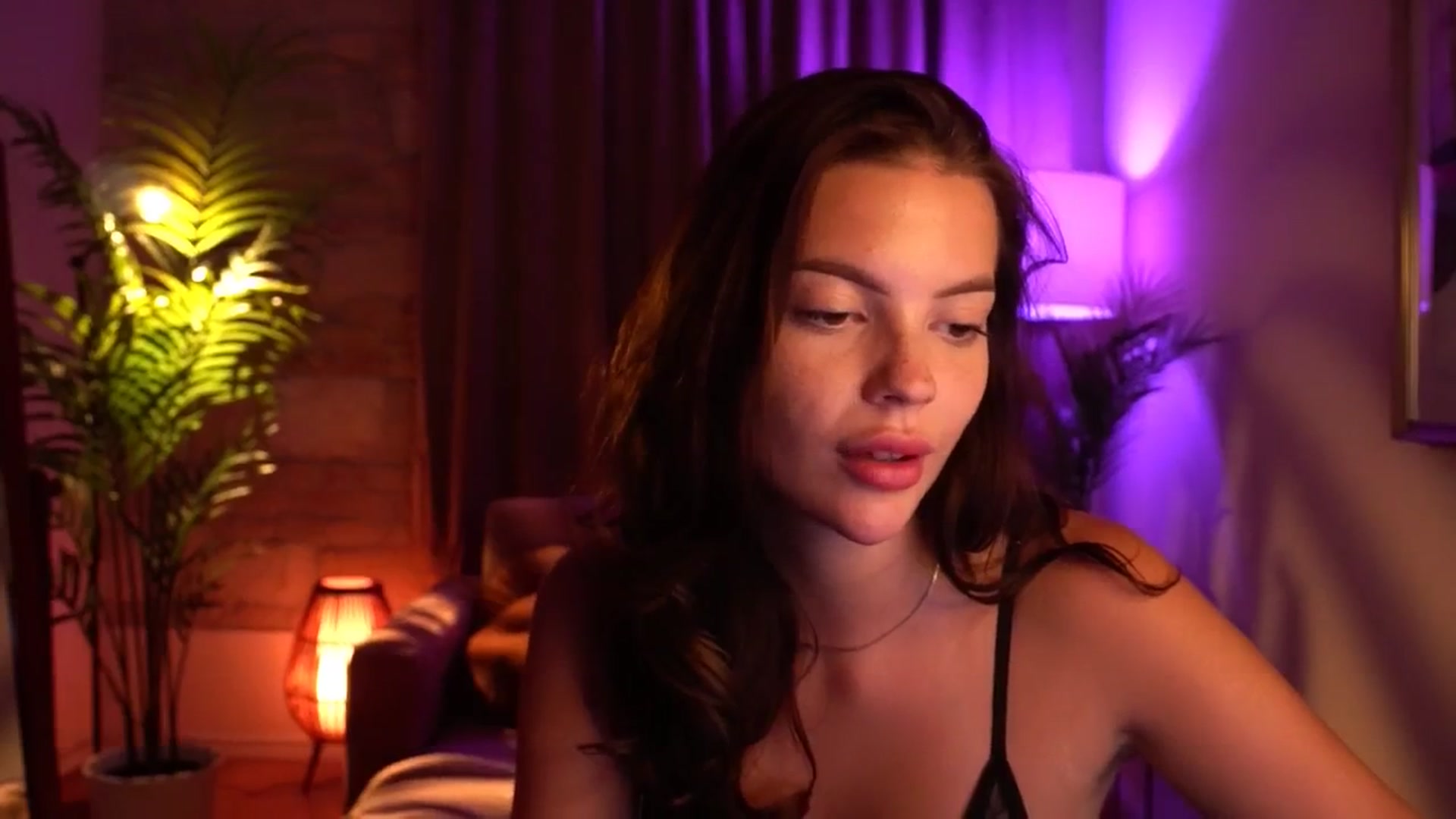 Gallery image thumbnail from hollydollly_'s myfreecams stream on, 07/28/2024, 23:19 image 7 of 20