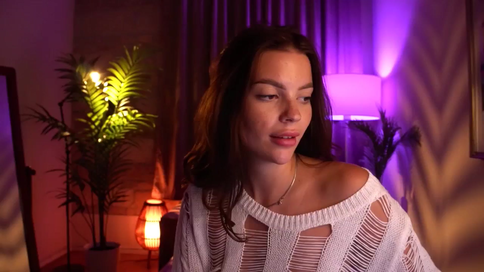 Gallery image thumbnail from hollydollly_'s myfreecams stream on, 08/02/2024, 21:40 image 10 of 20