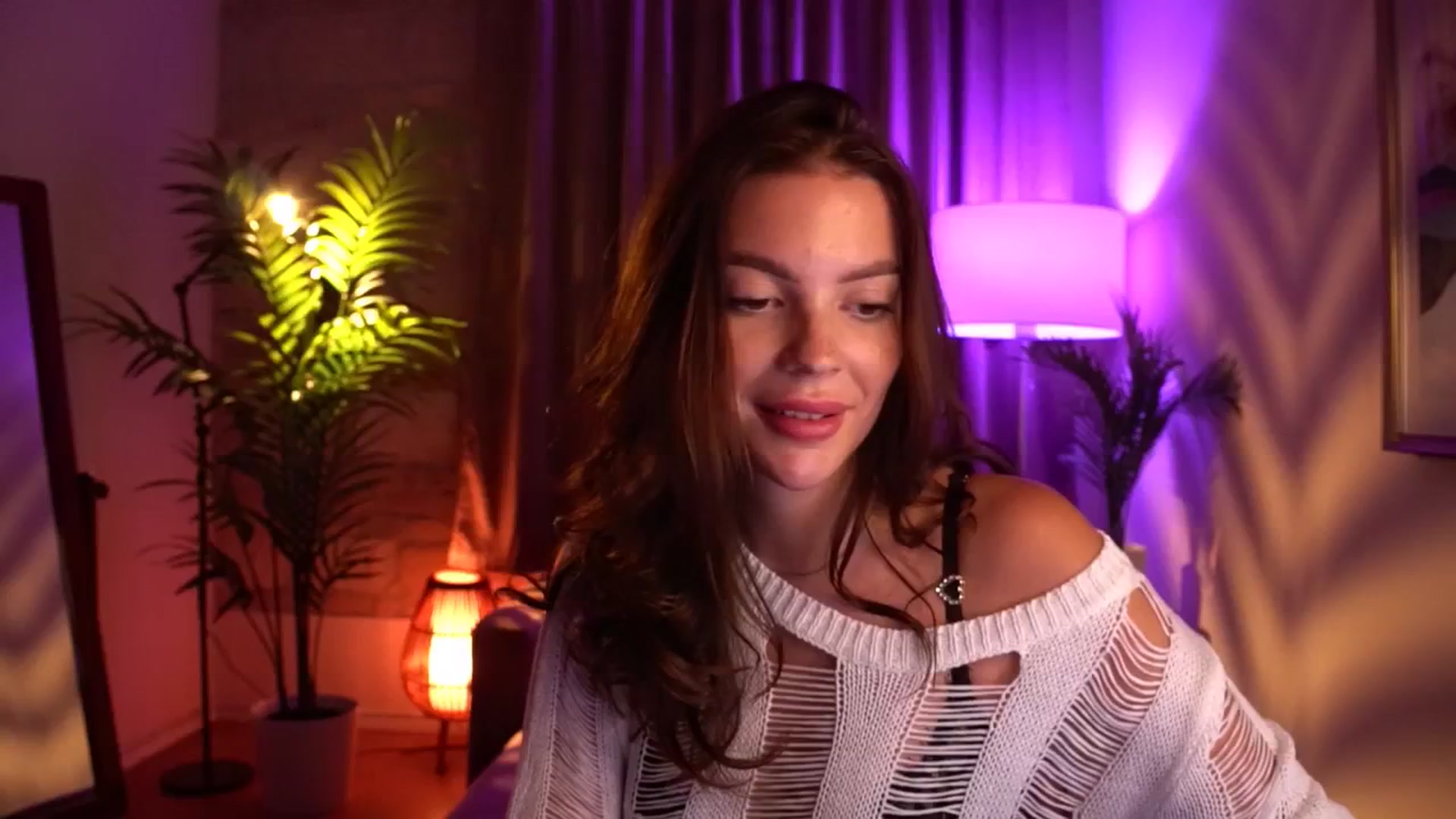 Gallery image thumbnail from hollydollly_'s myfreecams stream on, 08/02/2024, 21:40 image 3 of 20