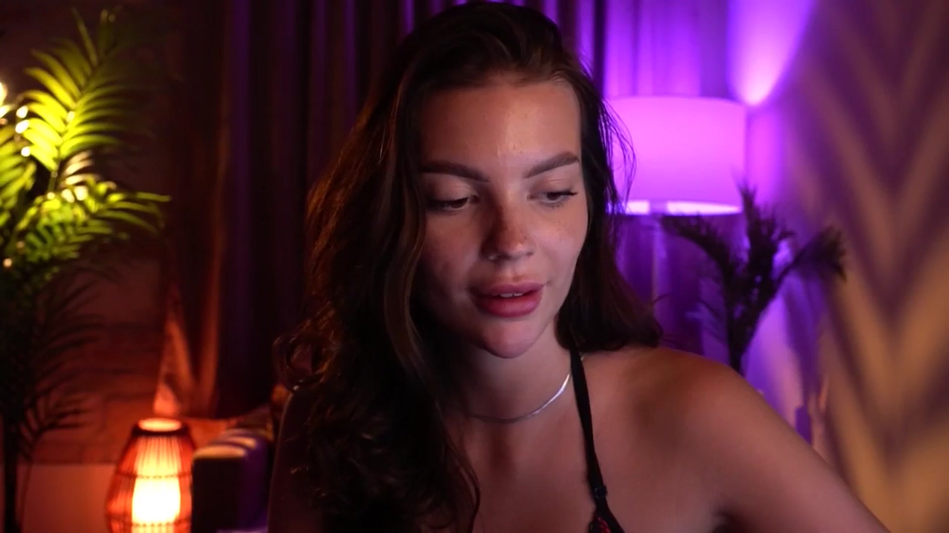 Gallery image thumbnail from hollydollly_'s myfreecams stream on, 08/03/2024, 22:39 image 13 of 20