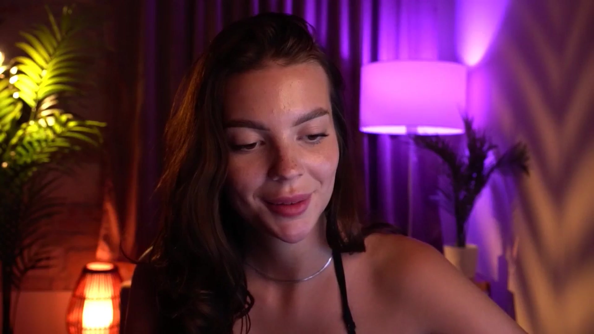 Gallery image thumbnail from hollydollly_'s myfreecams stream on, 08/03/2024, 22:39 image 18 of 20