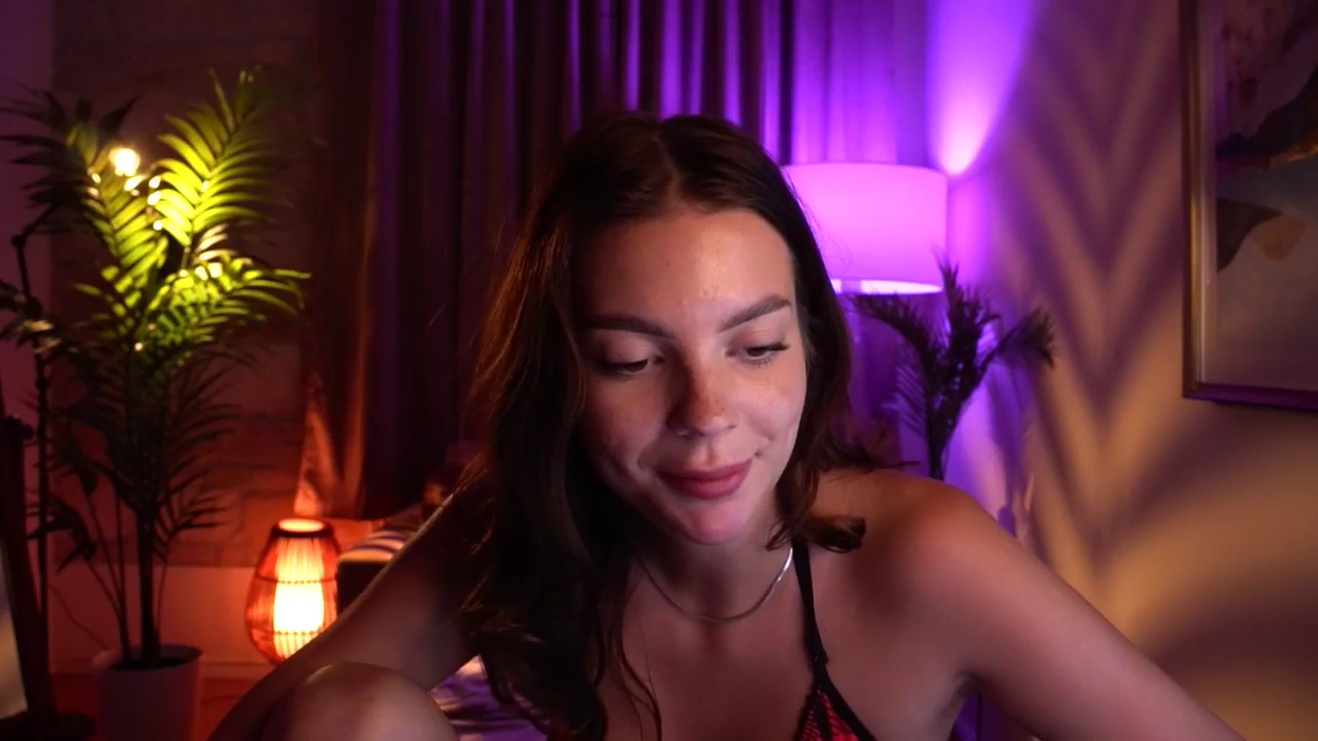 Gallery image thumbnail from hollydollly_'s myfreecams stream on, 08/03/2024, 23:41 image 10 of 20