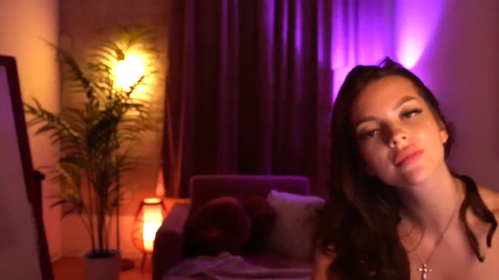 Gallery image thumbnail from hollydollly_'s myfreecams stream on, 08/11/2024, 23:10 image 10 of 20