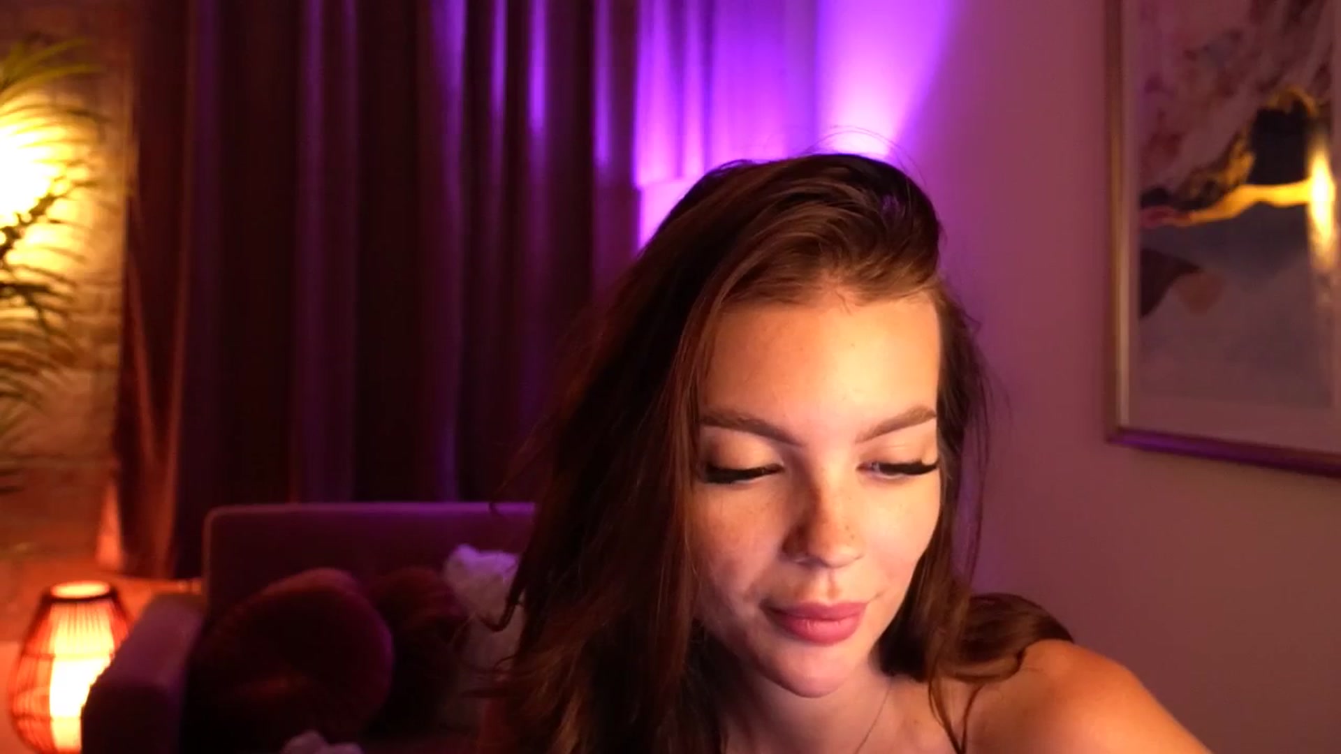 Gallery image thumbnail from hollydollly_'s myfreecams stream on, 08/11/2024, 23:10 image 14 of 20