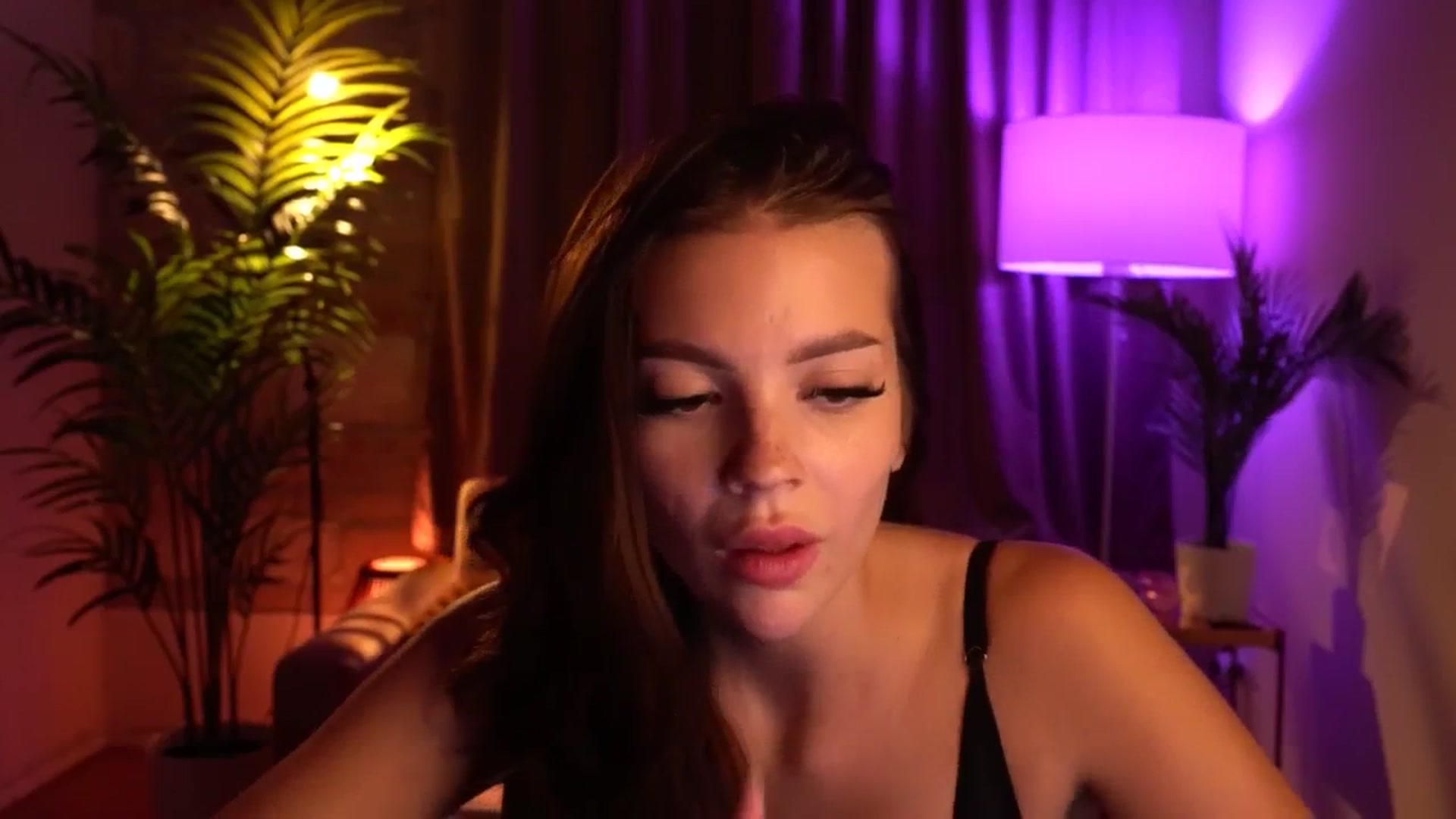 Gallery image thumbnail from hollydollly_'s myfreecams stream on, 08/12/2024, 20:57 image 6 of 20
