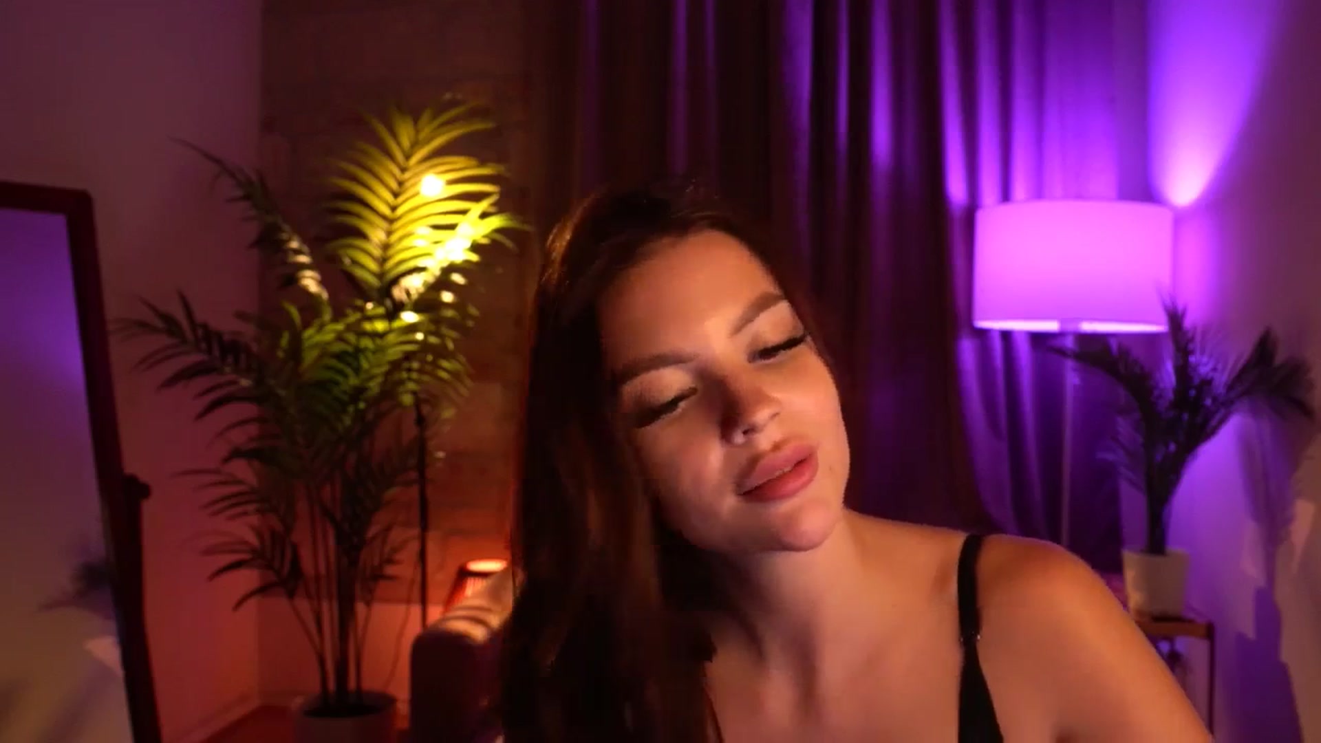 Gallery image thumbnail from hollydollly_'s myfreecams stream on, 08/12/2024, 20:57 image 19 of 20