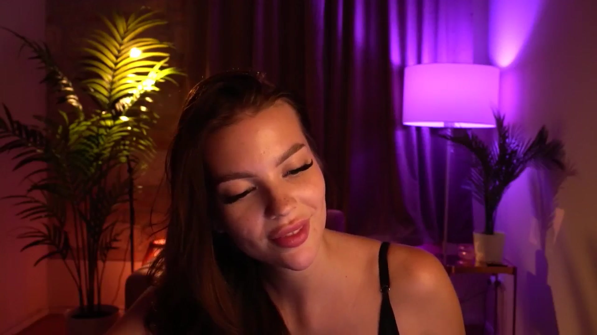 Gallery image thumbnail from hollydollly_'s myfreecams stream on, 08/12/2024, 20:57 image 18 of 20
