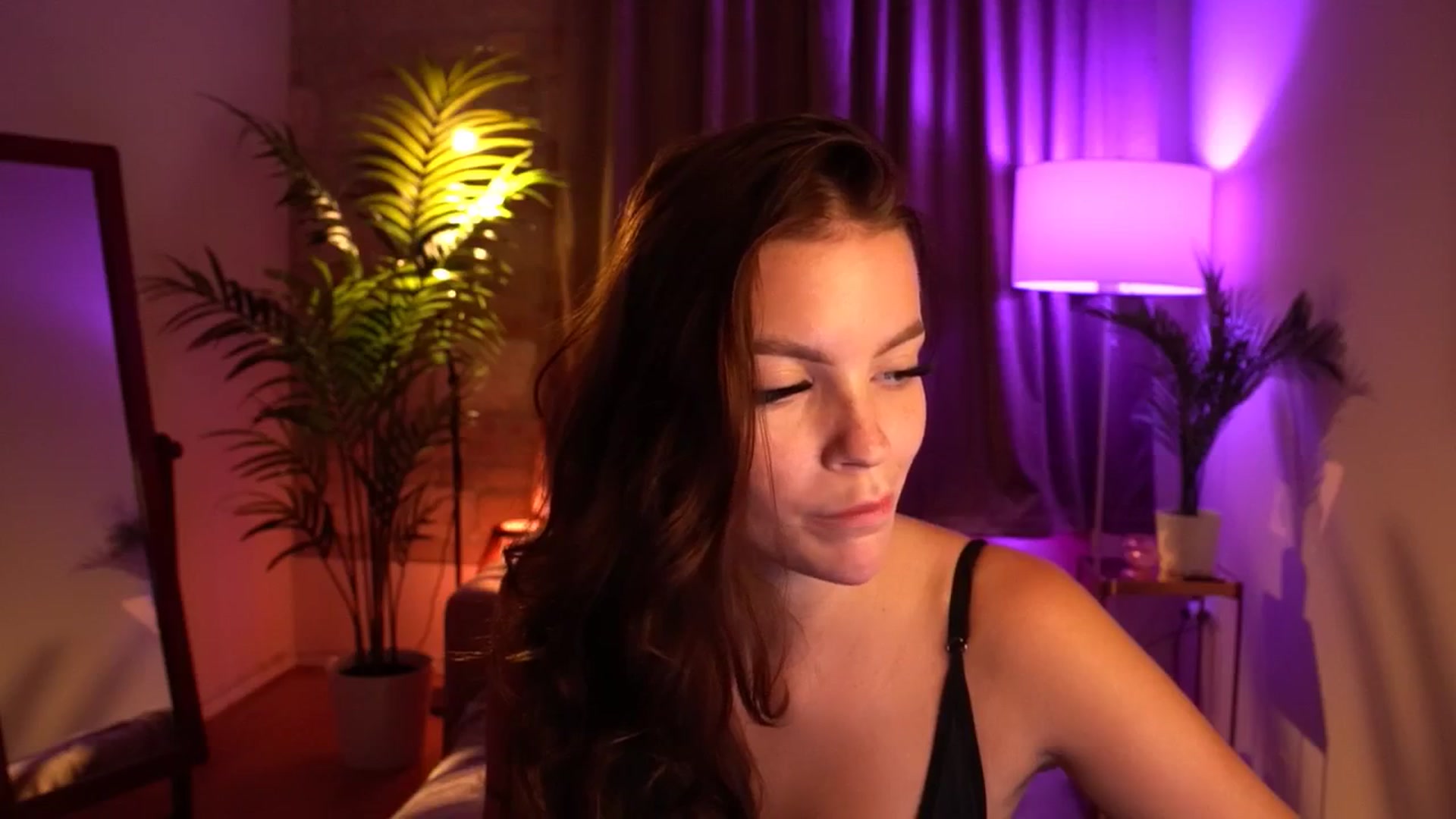 Gallery image thumbnail from hollydollly_'s myfreecams stream on, 08/12/2024, 20:57 image 10 of 20