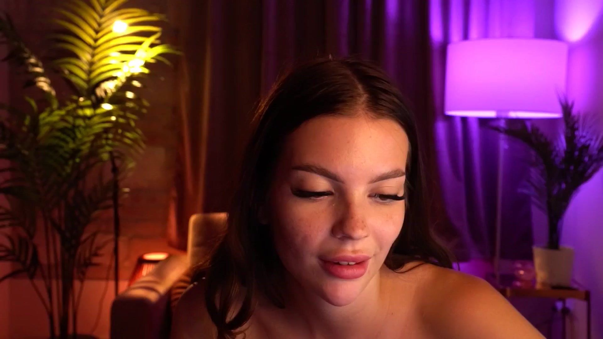 Gallery image thumbnail from hollydollly_'s myfreecams stream on, 08/12/2024, 22:58 image 18 of 20