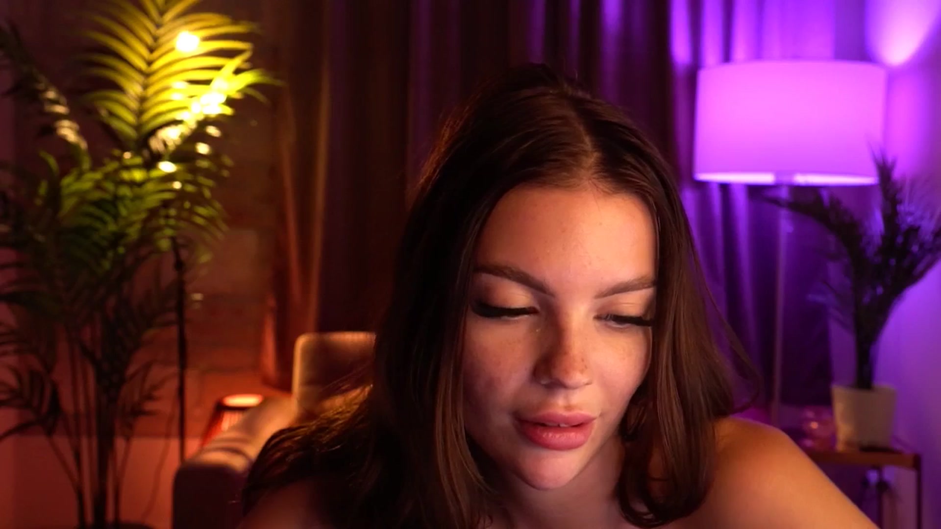 Gallery image thumbnail from hollydollly_'s myfreecams stream on, 08/12/2024, 22:58 image 17 of 20