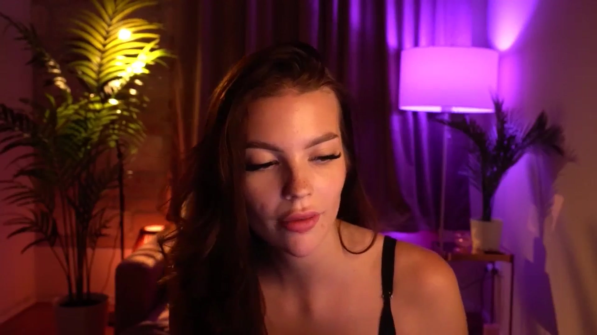 Gallery image thumbnail from hollydollly_'s myfreecams stream on, 08/12/2024, 22:58 image 4 of 20