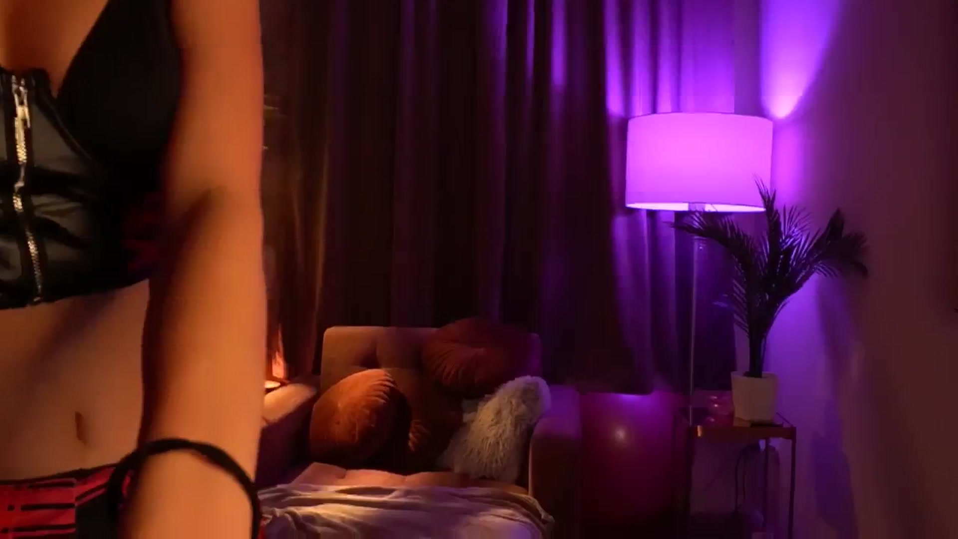 Gallery image thumbnail from hollydollly_'s myfreecams stream on, 08/14/2024, 21:00 image 5 of 20