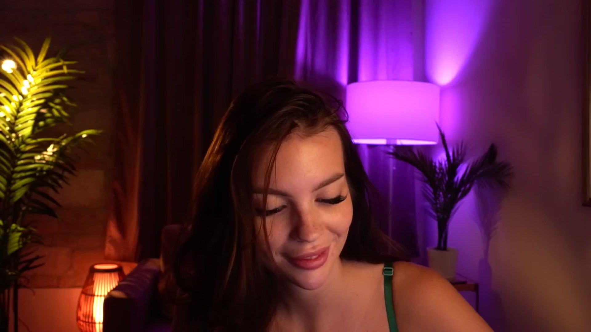 Gallery image thumbnail from hollydollly_'s myfreecams stream on, 08/18/2024, 21:57 image 14 of 20
