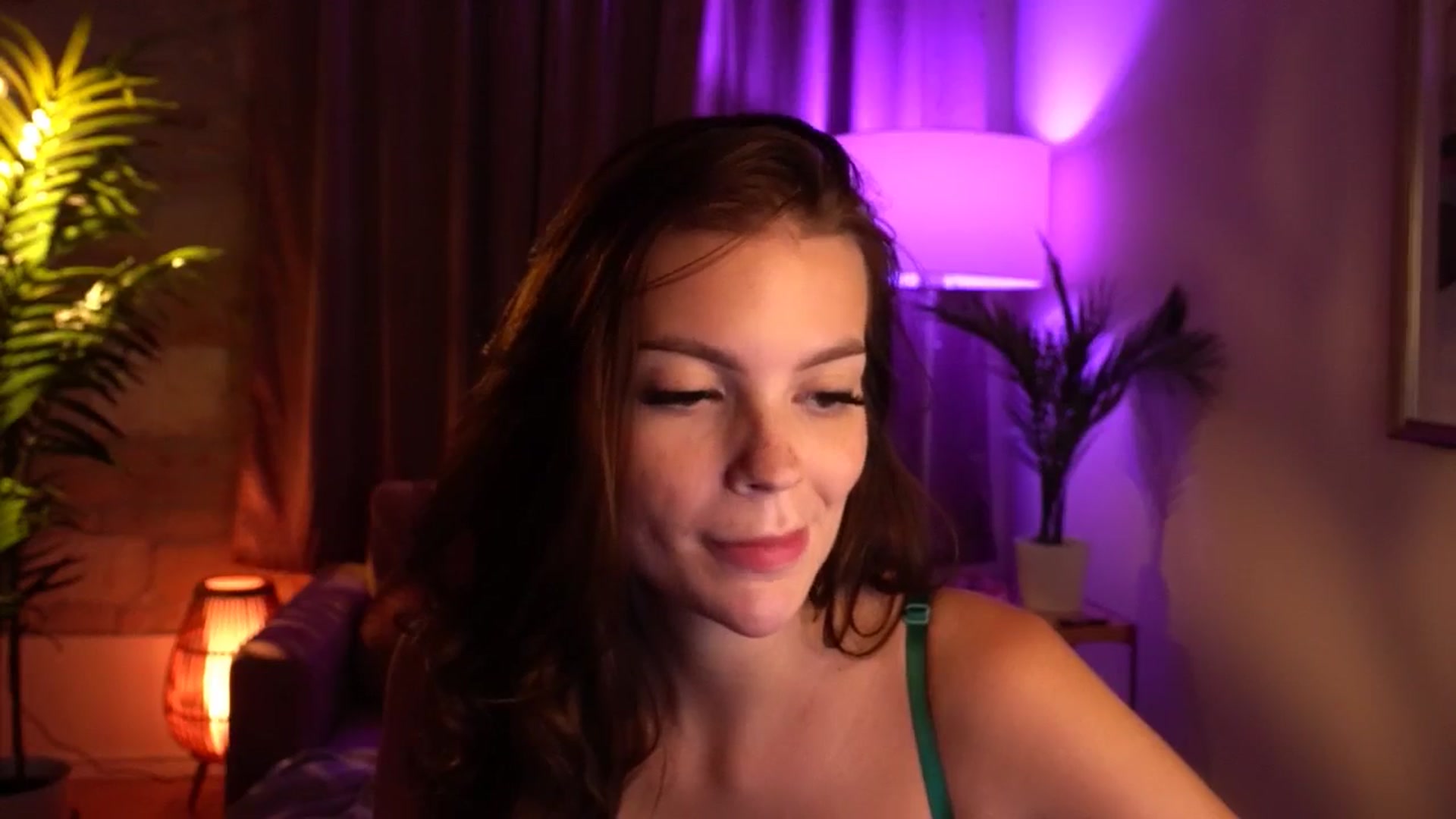 Gallery image thumbnail from hollydollly_'s myfreecams stream on, 08/18/2024, 21:57 image 19 of 20