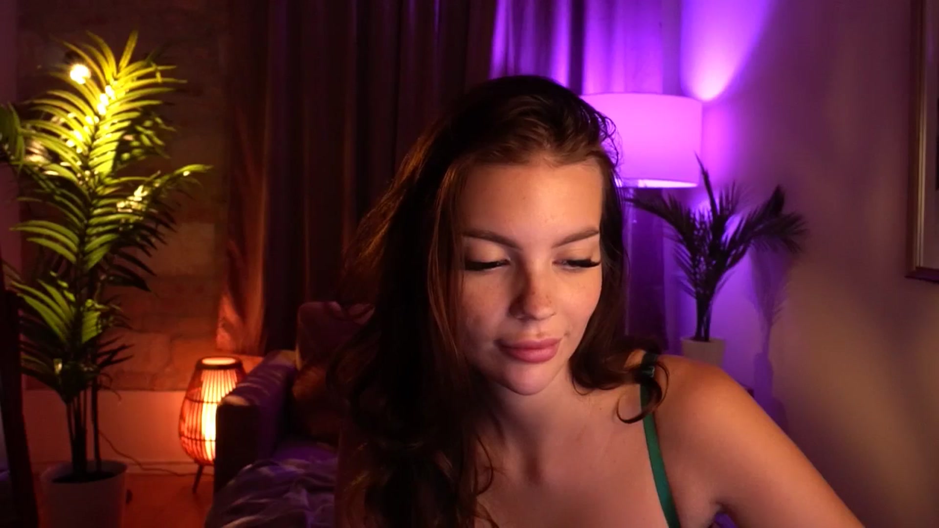 Gallery image thumbnail from hollydollly_'s myfreecams stream on, 08/18/2024, 21:57 image 16 of 20