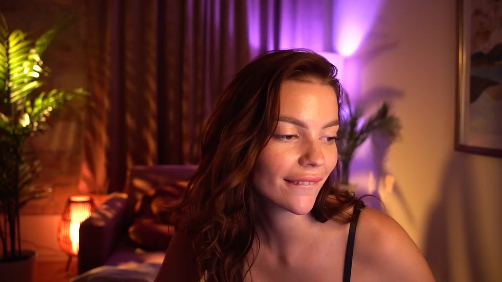 Gallery image thumbnail from hollydollly_'s myfreecams stream on, 08/21/2024, 21:03 image 18 of 20