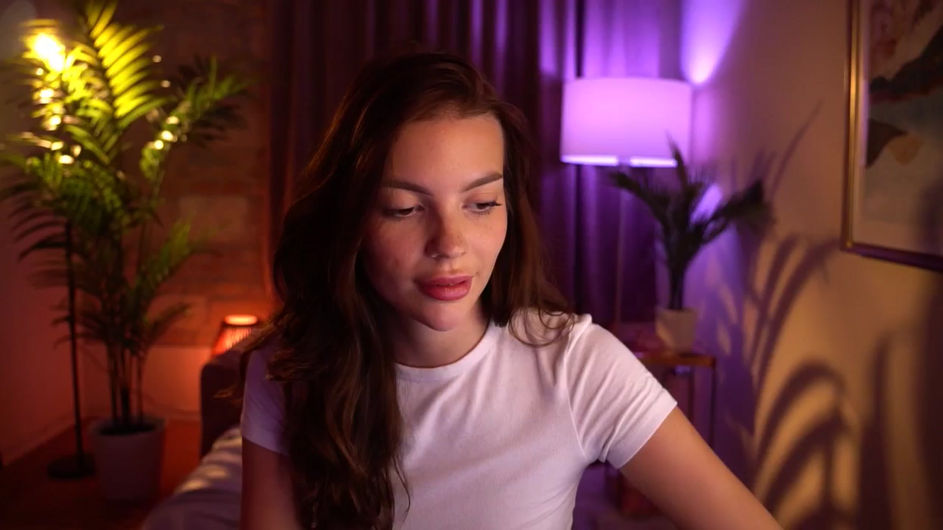 Gallery image thumbnail from hollydollly_'s myfreecams stream on, 08/25/2024, 20:52 image 7 of 20