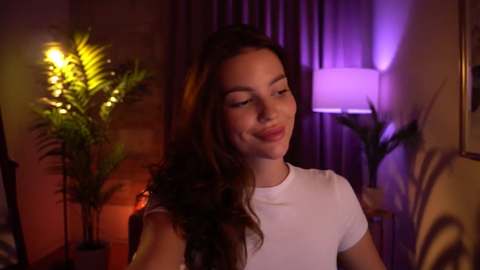 Gallery image thumbnail from hollydollly_'s myfreecams stream on, 08/25/2024, 20:52 image 12 of 20