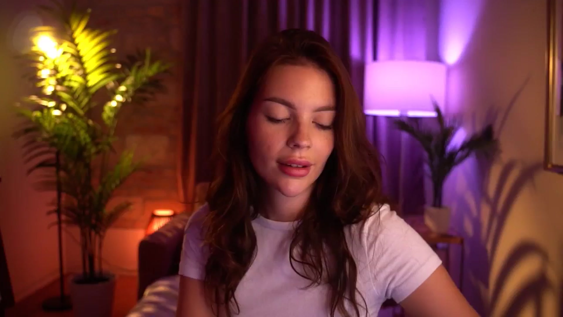 Gallery image thumbnail from hollydollly_'s myfreecams stream on, 08/25/2024, 20:52 image 10 of 20