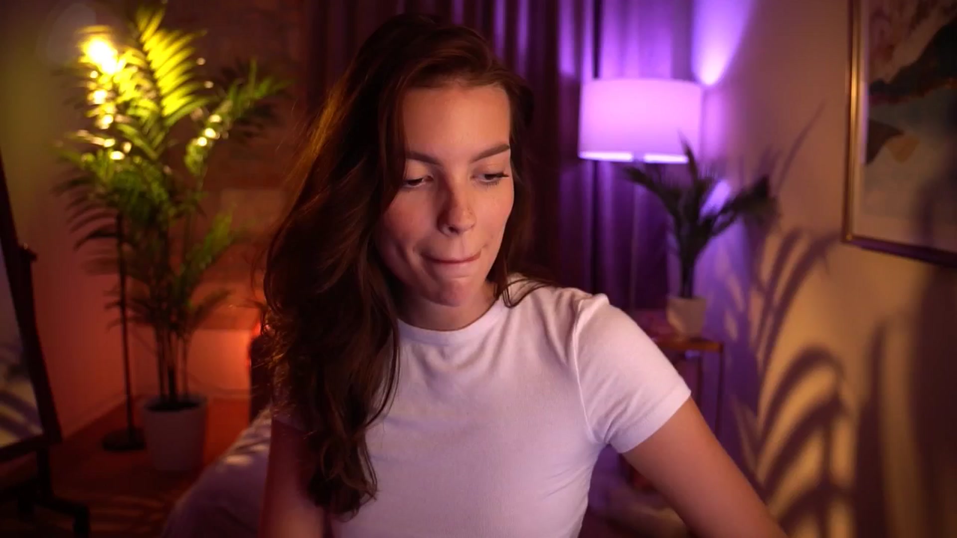 Gallery image thumbnail from hollydollly_'s myfreecams stream on, 08/25/2024, 20:52 image 3 of 20