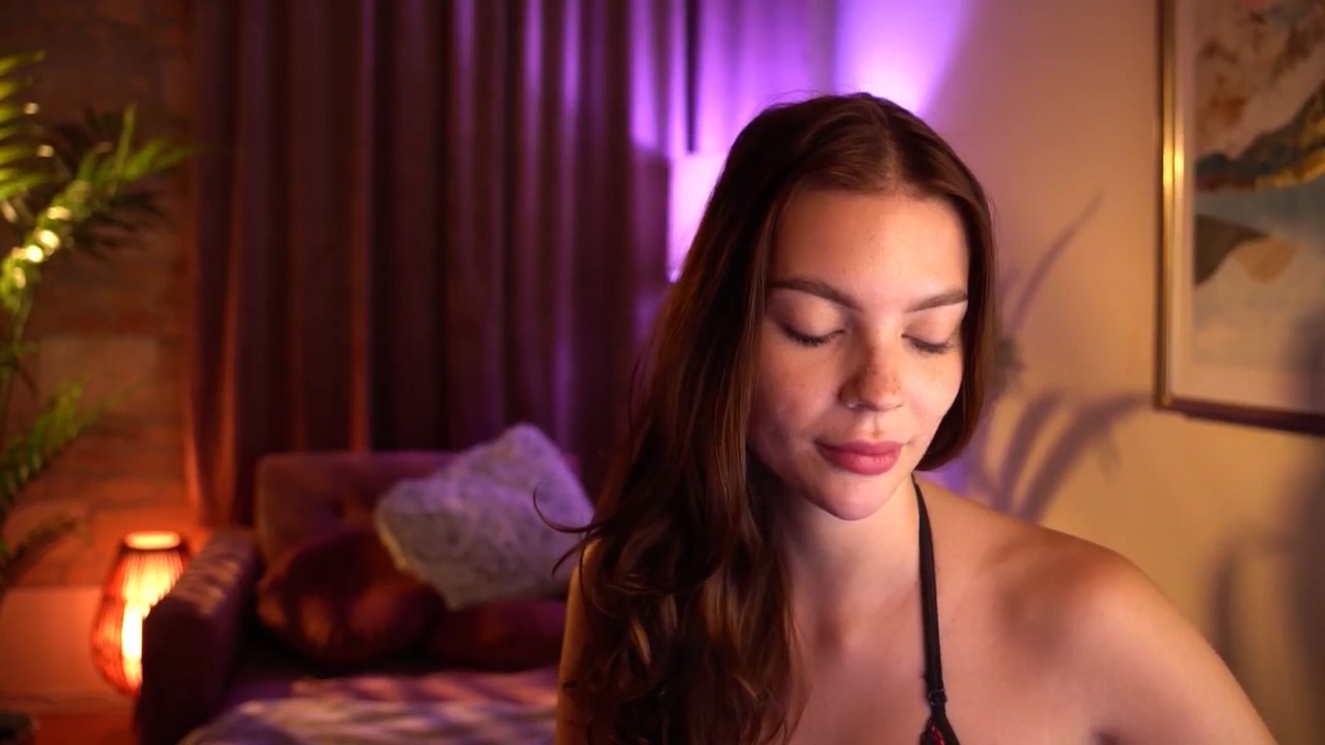 Gallery image thumbnail from hollydollly_'s myfreecams stream on, 08/27/2024, 19:59 image 7 of 20