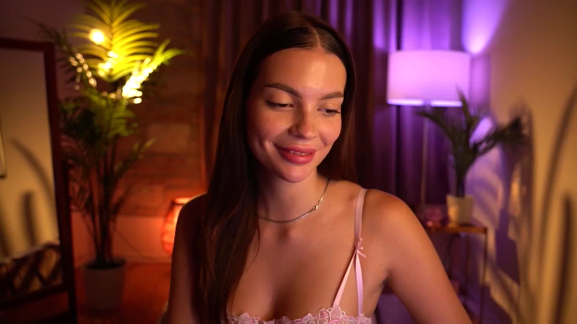Gallery image thumbnail from hollydollly_'s myfreecams stream on, 08/31/2024, 18:19 image 1 of 20