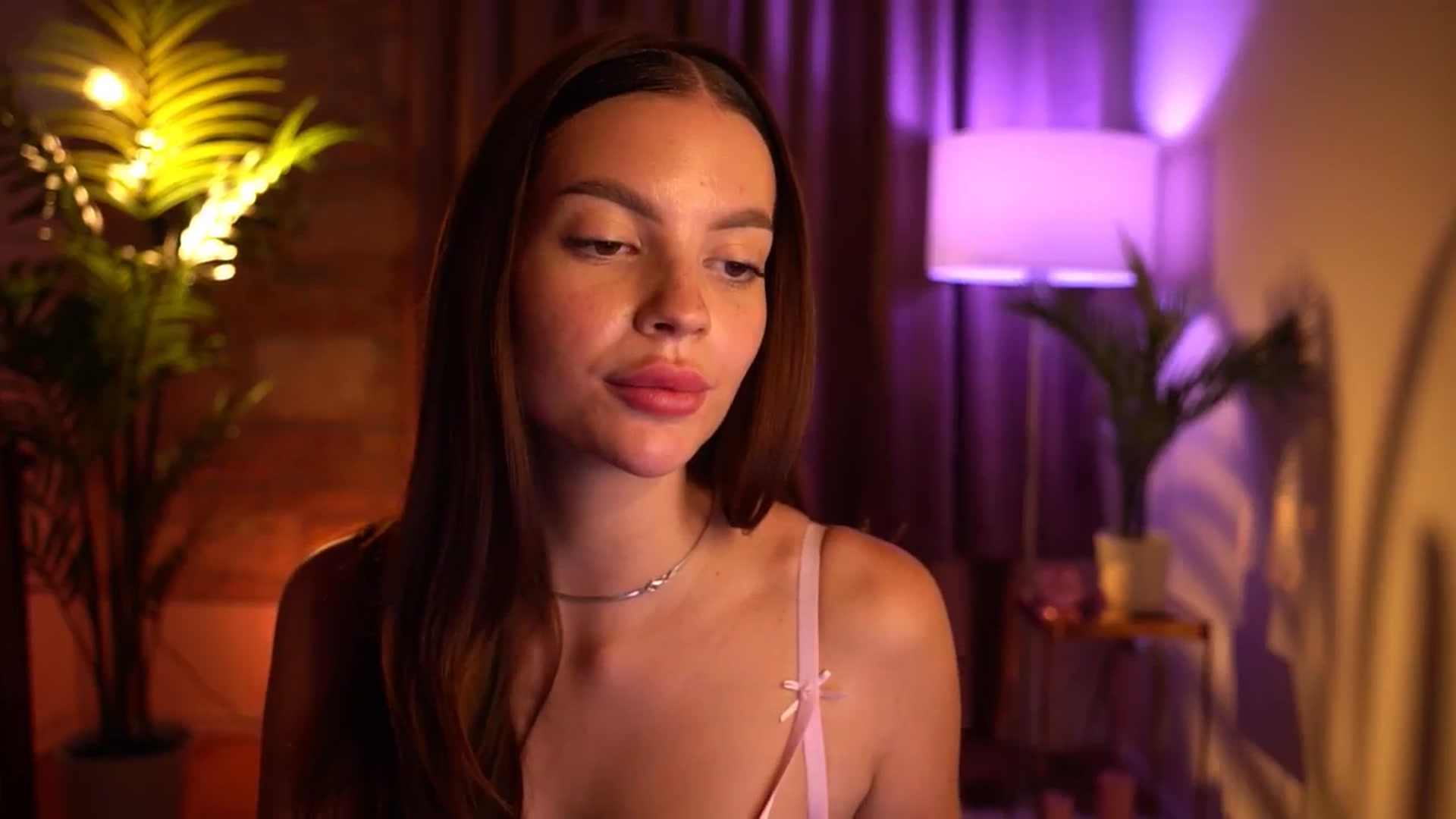 Gallery image thumbnail from hollydollly_'s myfreecams stream on, 08/31/2024, 18:19 image 3 of 20