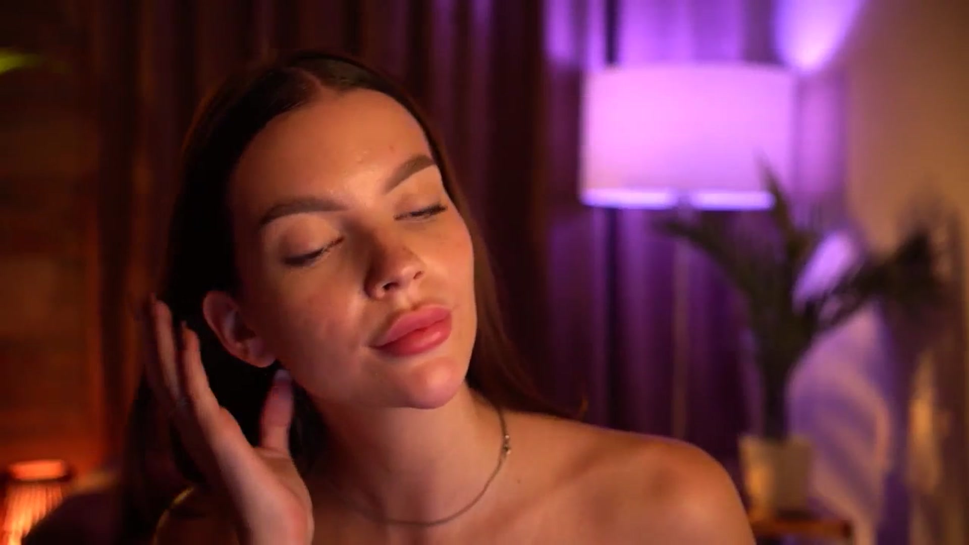 Gallery image thumbnail from hollydollly_'s myfreecams stream on, 08/31/2024, 18:19 image 18 of 20