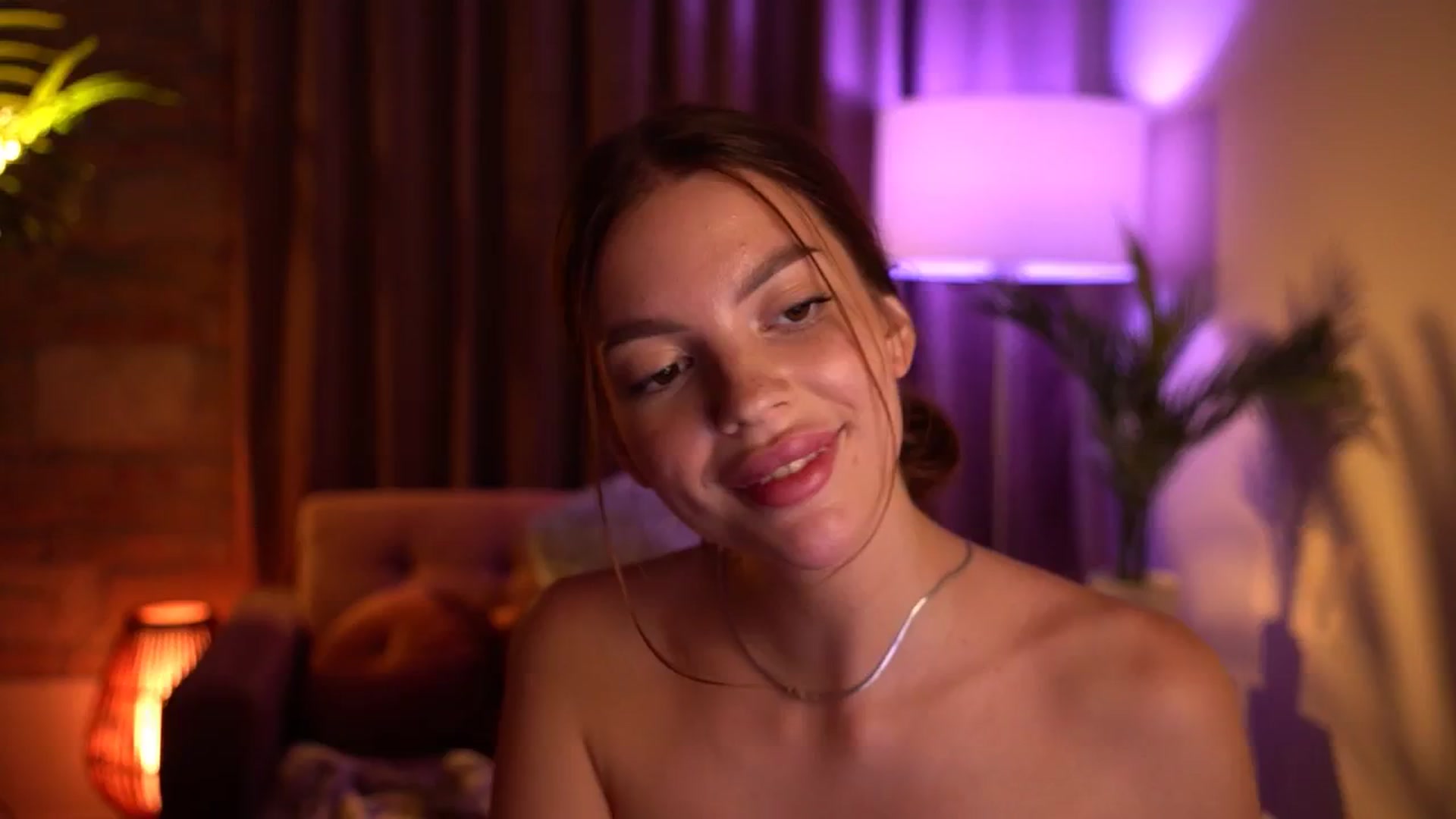 Gallery image thumbnail from hollydollly_'s myfreecams stream on, 09/03/2024, 21:35 image 18 of 20