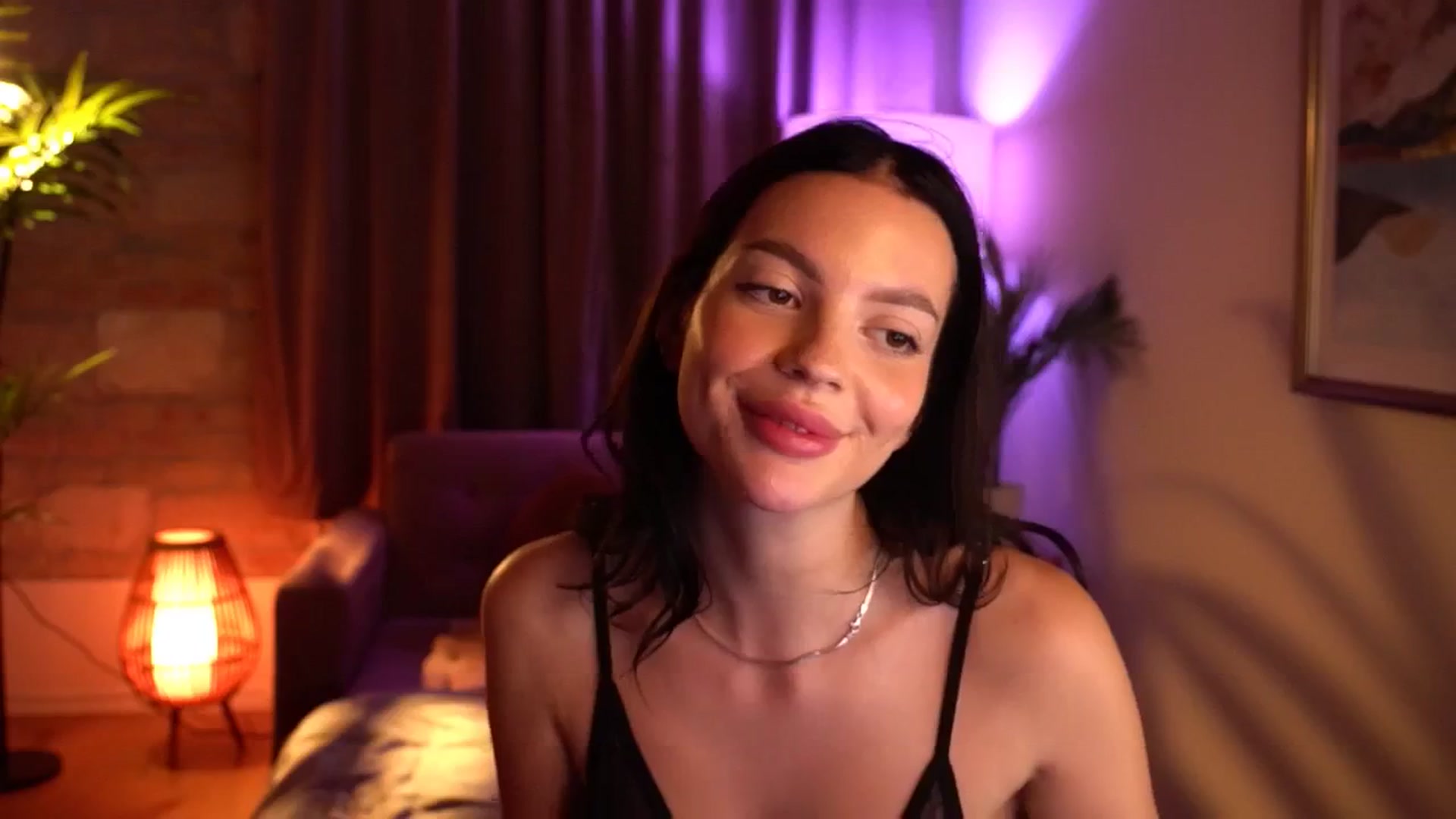 Gallery image thumbnail from hollydollly_'s myfreecams stream on, 09/13/2024, 19:34 image 17 of 20