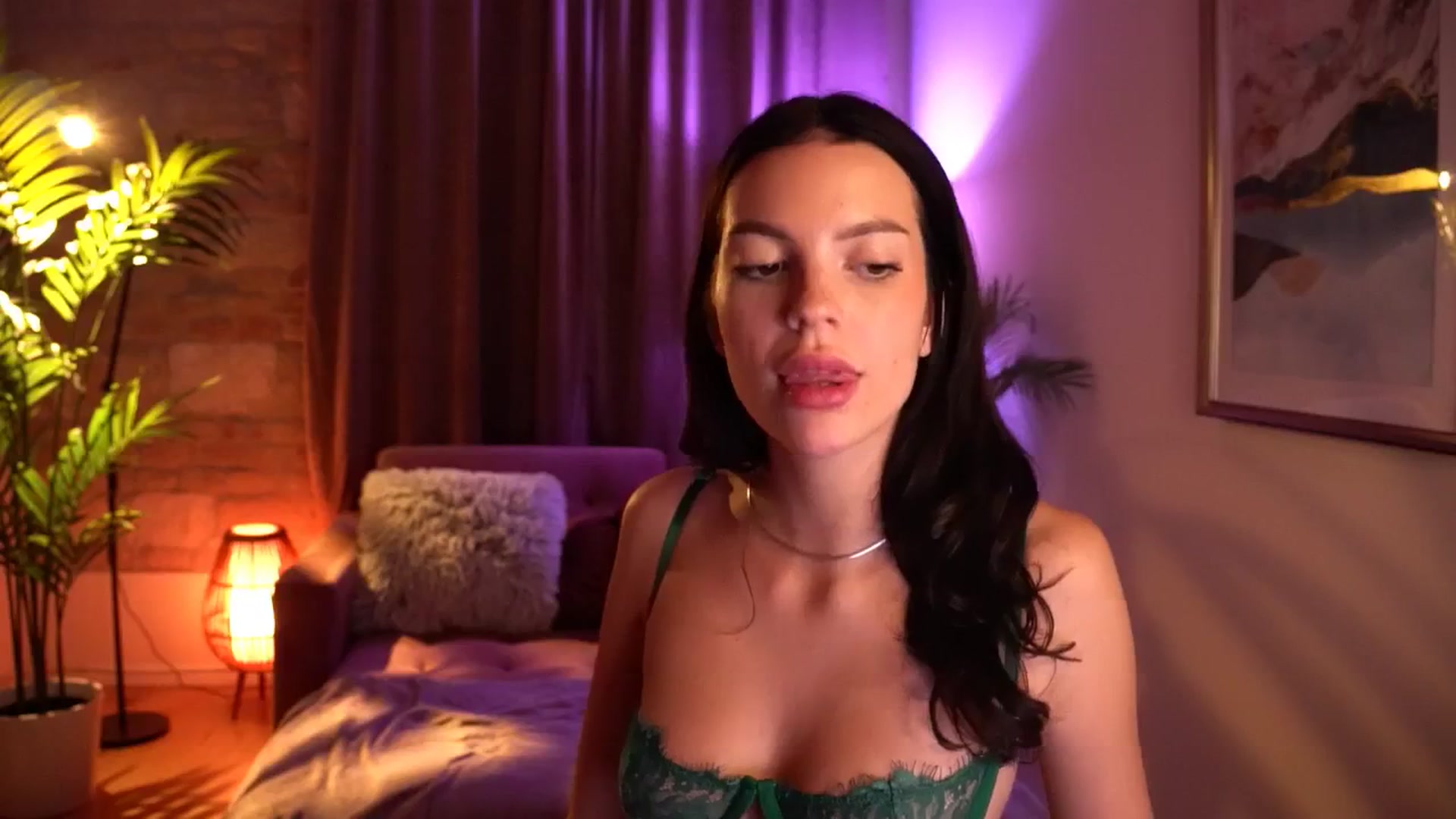 Gallery image thumbnail from hollydollly_'s myfreecams stream on, 09/15/2024, 21:20 image 7 of 20