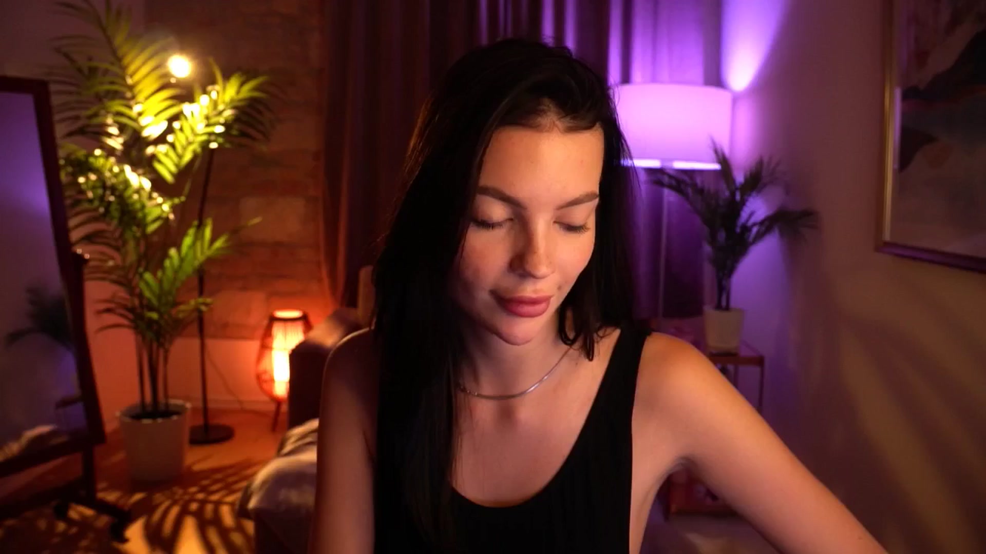Gallery image thumbnail from hollydollly_'s myfreecams stream on, 09/20/2024, 21:30 image 14 of 20