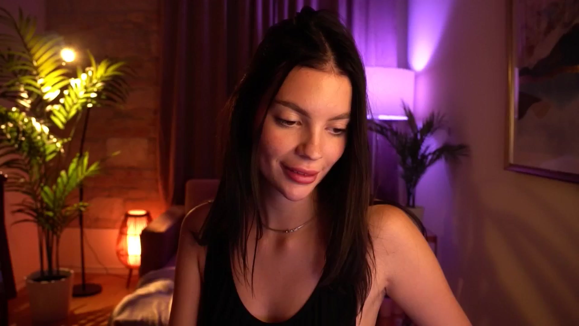 Gallery image thumbnail from hollydollly_'s myfreecams stream on, 09/20/2024, 21:30 image 8 of 20