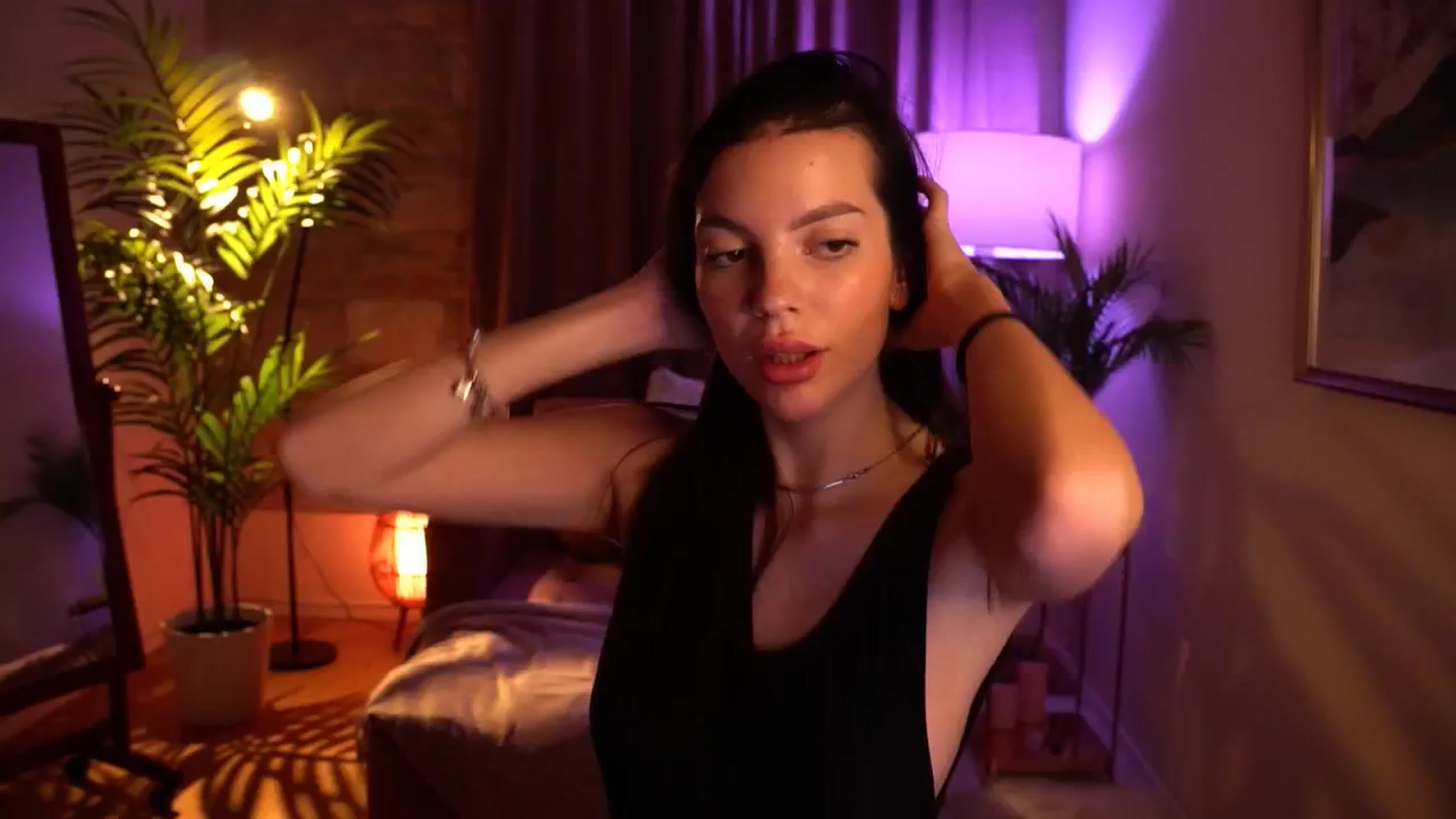 Gallery image thumbnail from hollydollly_'s myfreecams stream on, 09/20/2024, 21:30 image 2 of 20