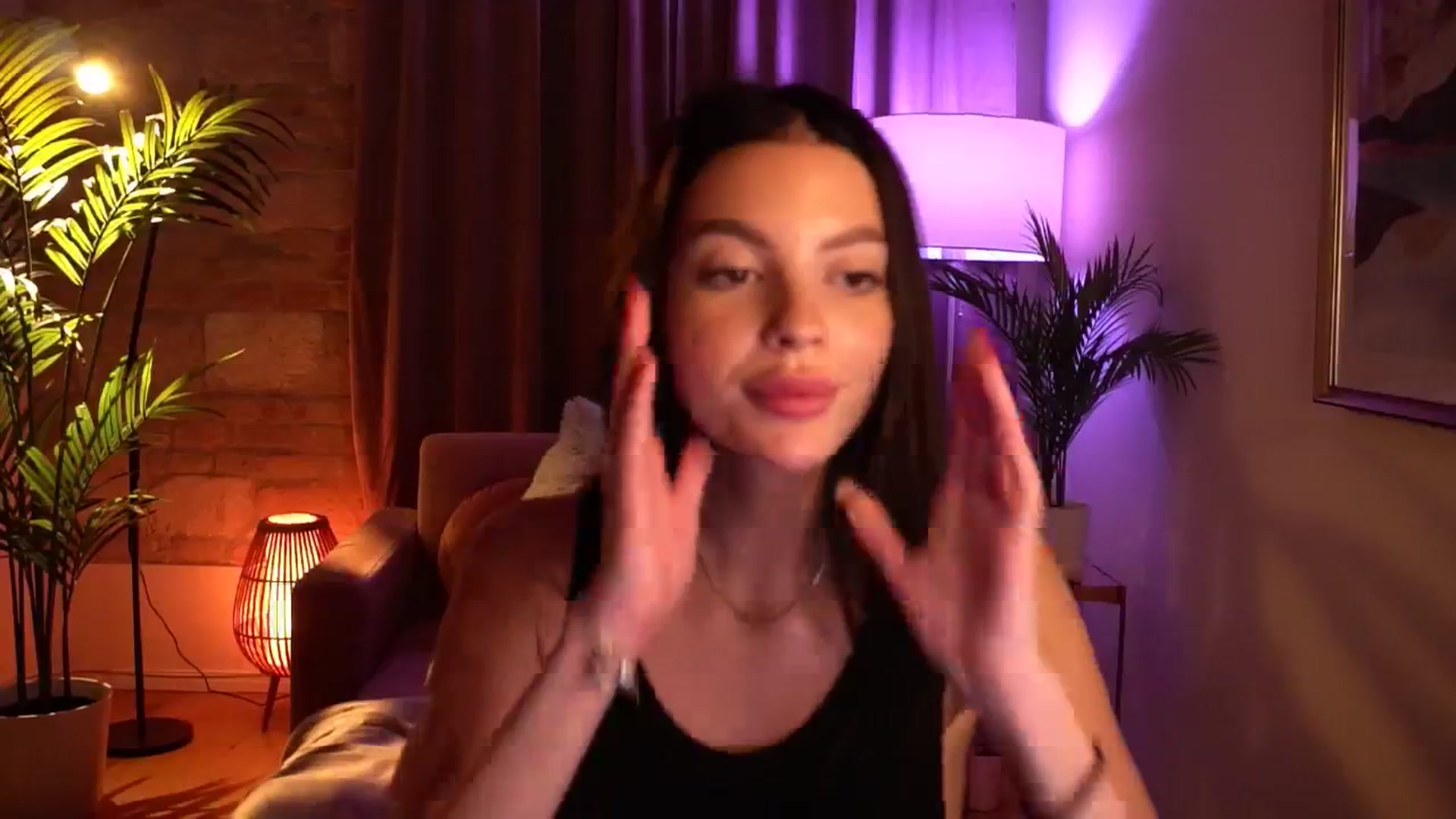 Gallery image thumbnail from hollydollly_'s myfreecams stream on, 09/20/2024, 21:30 image 11 of 20