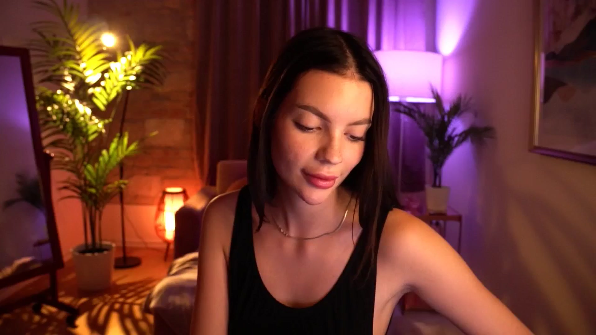 Gallery image thumbnail from hollydollly_'s myfreecams stream on, 09/20/2024, 21:30 image 13 of 20
