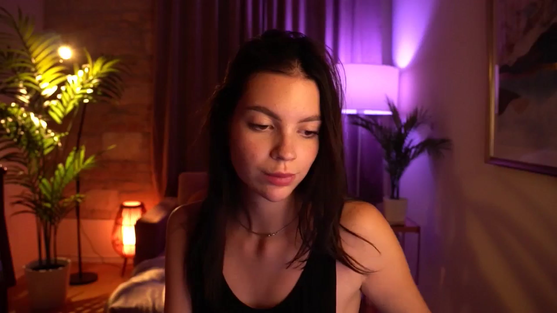 Gallery image thumbnail from hollydollly_'s myfreecams stream on, 09/20/2024, 21:30 image 9 of 20