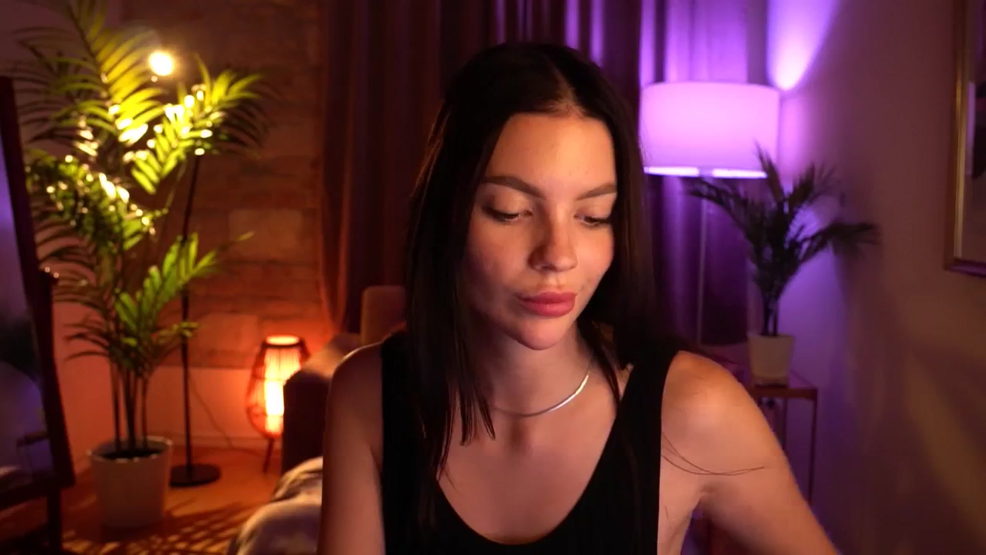 Gallery image thumbnail from hollydollly_'s myfreecams stream on, 09/20/2024, 21:30 image 18 of 20