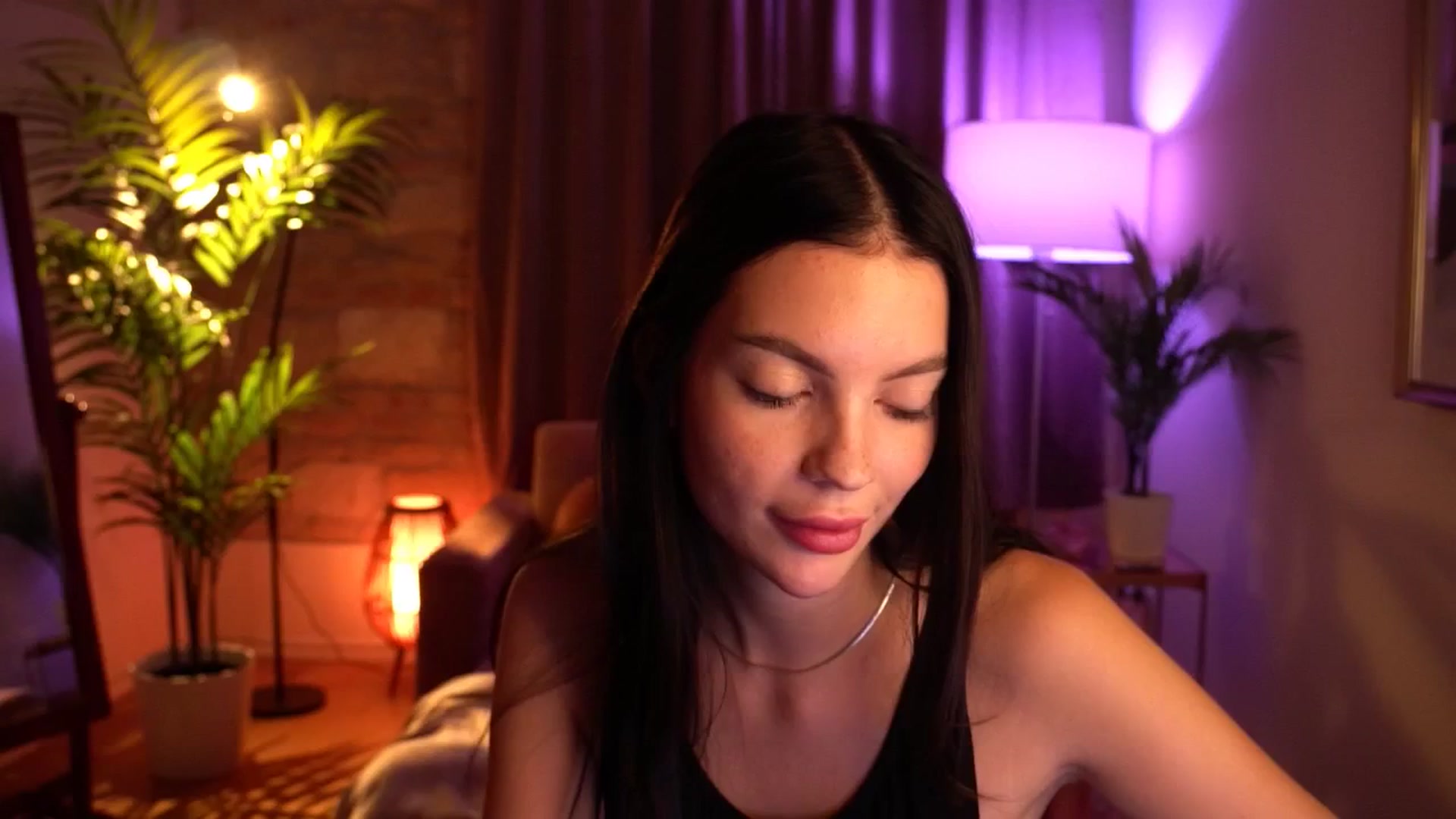 Gallery image thumbnail from hollydollly_'s myfreecams stream on, 09/20/2024, 21:30 image 19 of 20