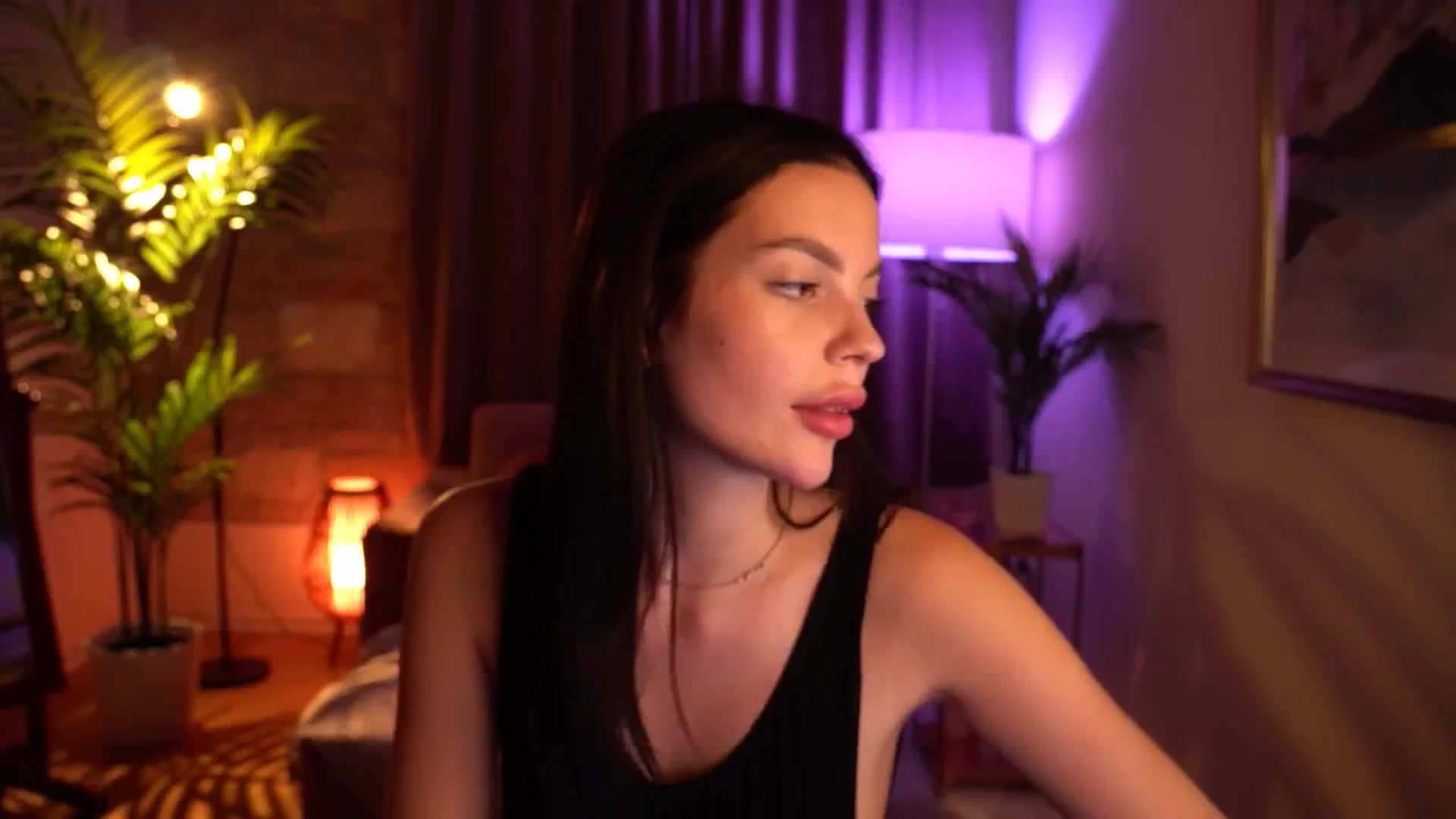Gallery image thumbnail from hollydollly_'s myfreecams stream on, 09/20/2024, 21:30 image 5 of 20
