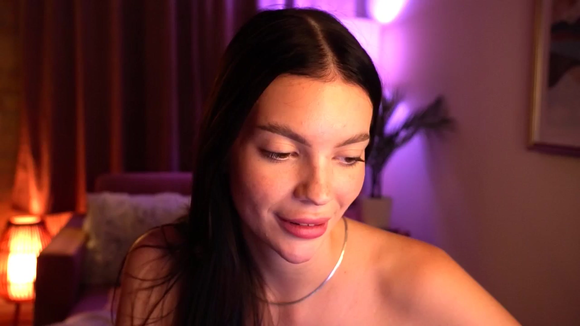 Gallery image thumbnail from hollydollly_'s myfreecams stream on, 09/21/2024, 20:42 image 18 of 20