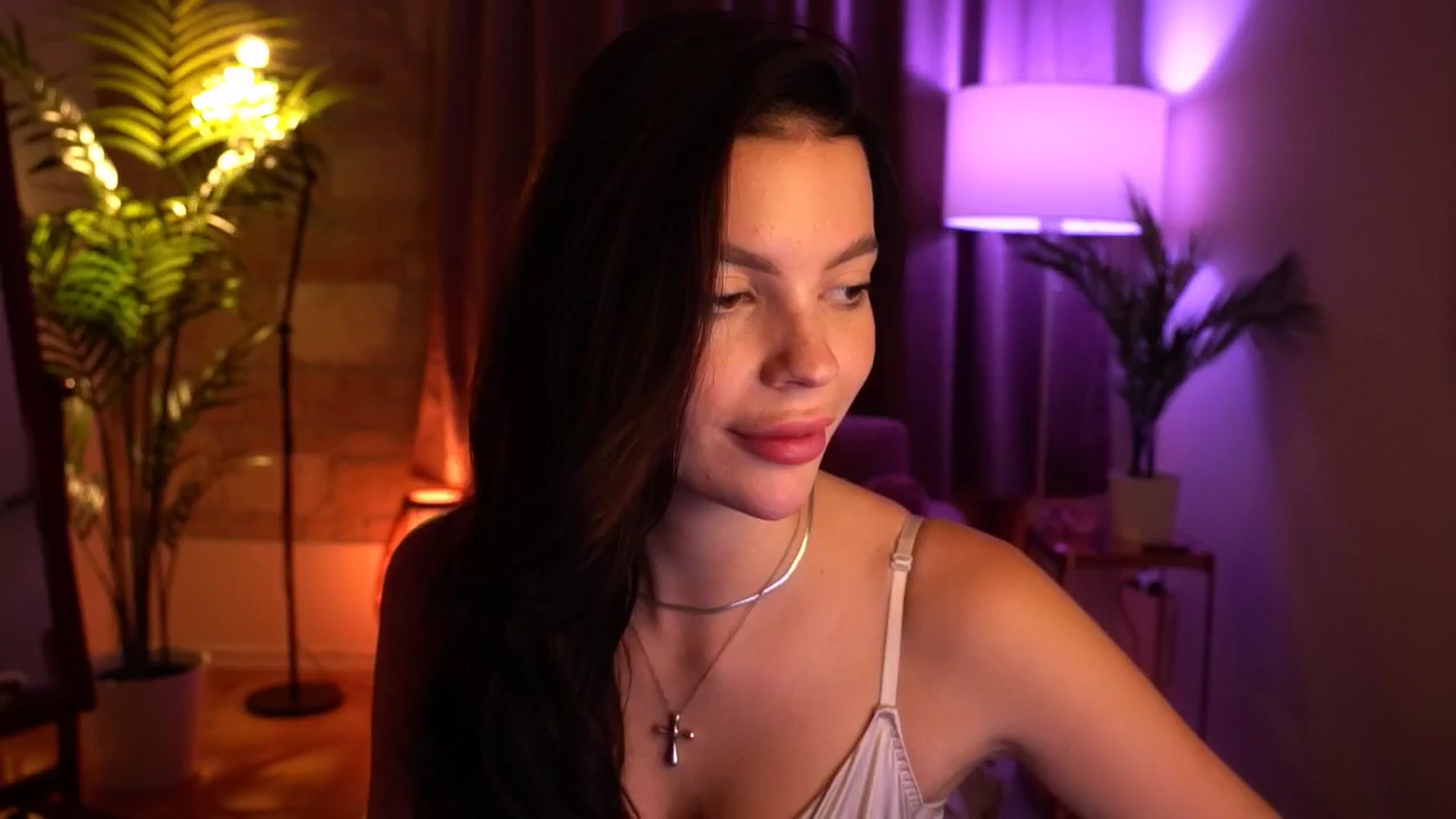 Gallery image thumbnail from hollydollly_'s myfreecams stream on, 09/22/2024, 20:12 image 6 of 20