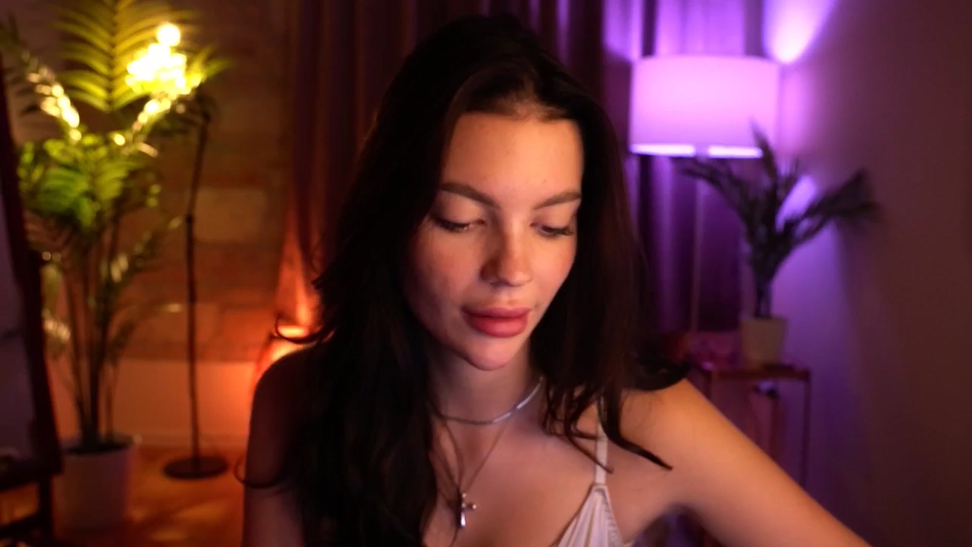 Gallery image thumbnail from hollydollly_'s myfreecams stream on, 09/22/2024, 20:12 image 8 of 20